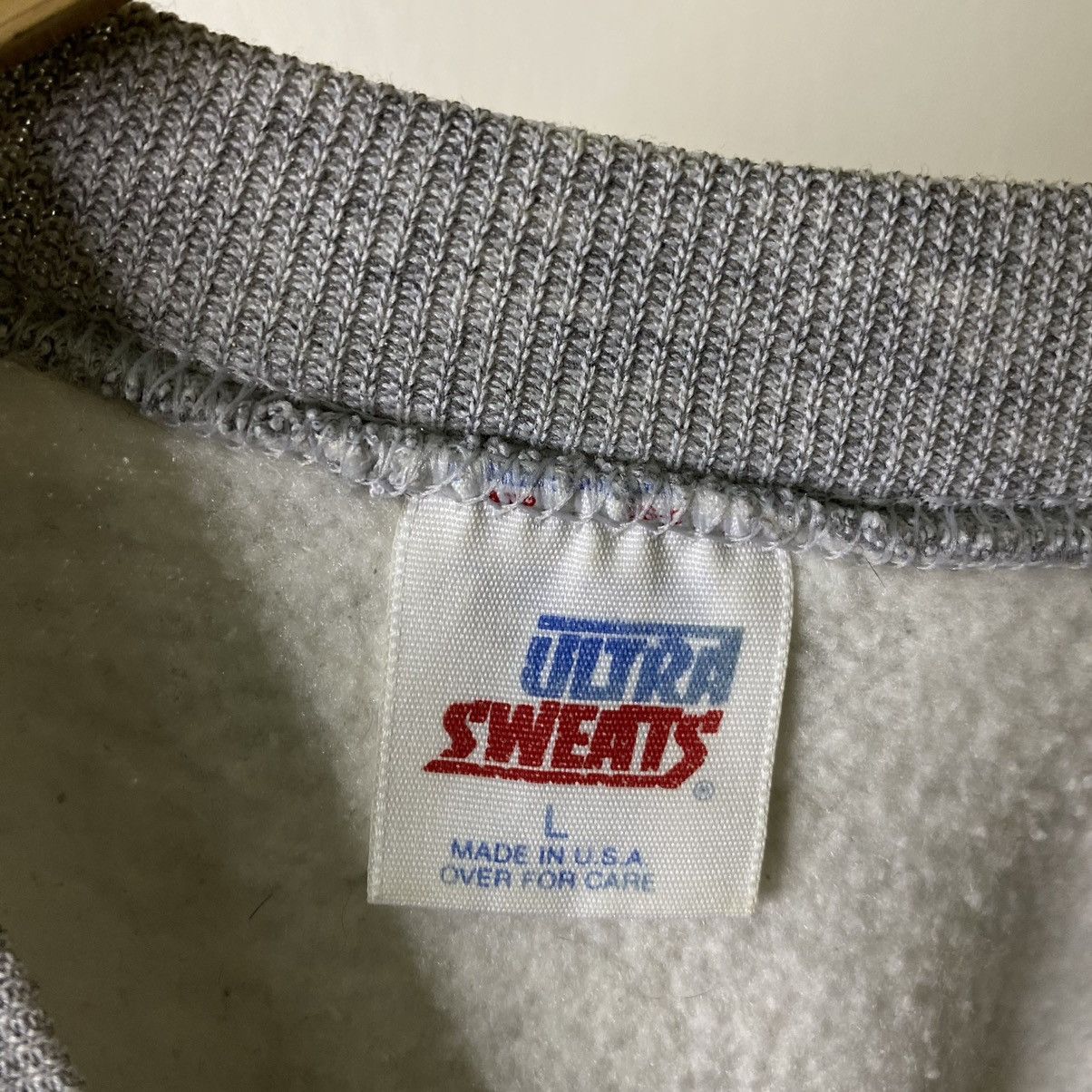 Vintage Vintage 1990s University of Pennsylvania Sweatshirt Size US L / EU 52-54 / 3 - 3 Thumbnail