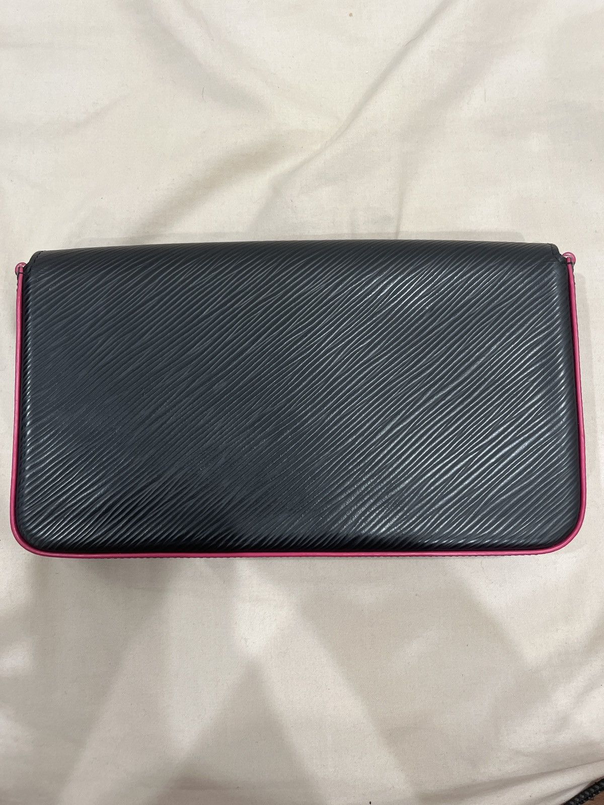 Louis Vuitton Louis Vuitton Epi Black Crossbody Bag Size ONE SIZE - 2 Thumbnail