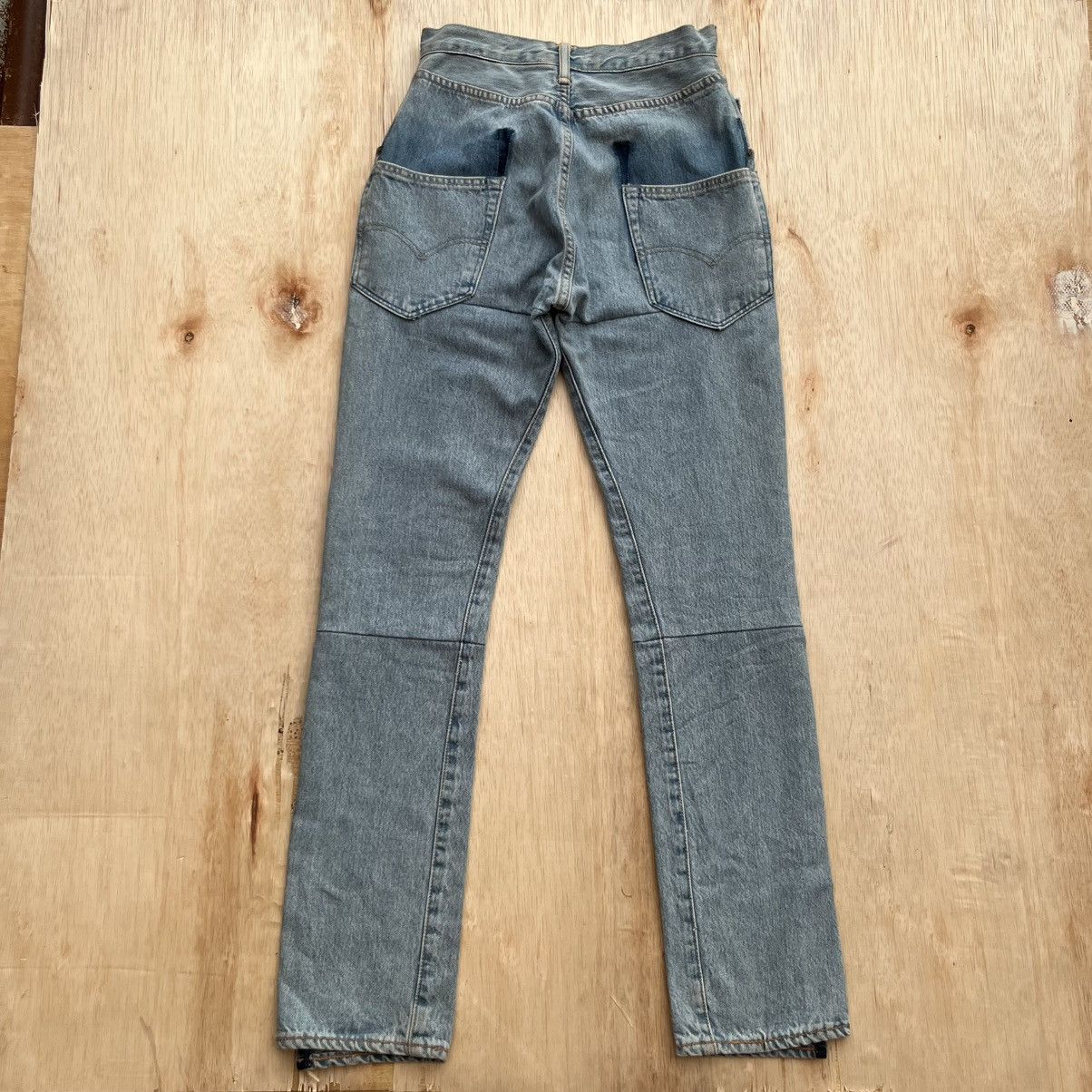 Levi's × Vetements VETEMENTS x LEVIS REWORKED RECONSTRUCTED DENIM HIVER 2017 Size 28" / US 6 / IT 42 - 1 Thumbnail