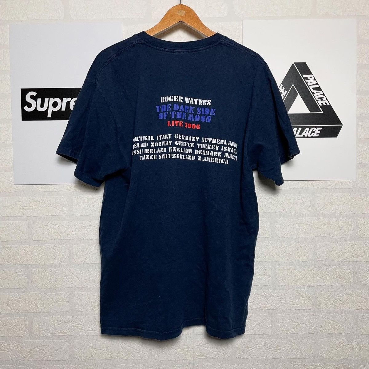 Band Tees Vintage Pink Floyd 2006 Roger Waters Graphic Band Tee Size US L / EU 52-54 / 3 - 2 Thumbnail