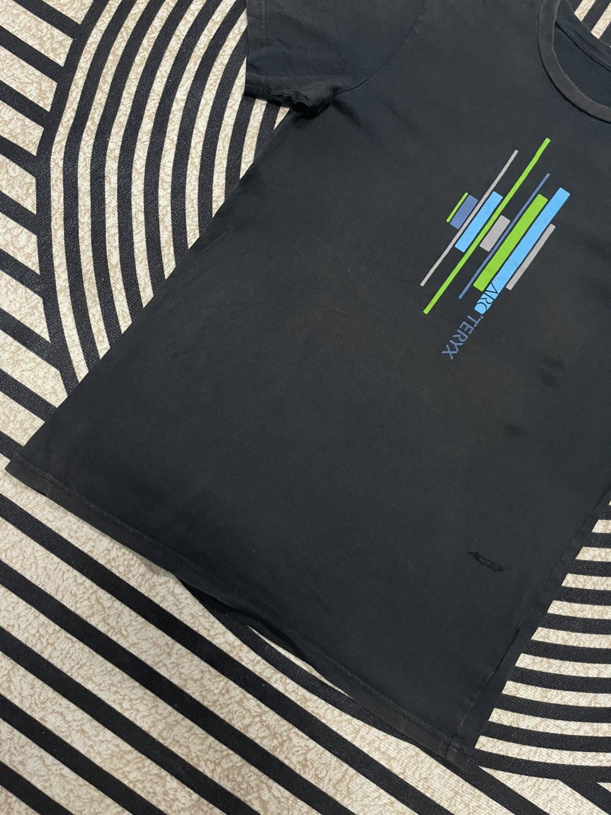 Arc'teryx 2000s ARCTERYX DISTRESSED SHIRT ART PRINT Size US S / EU 44-46 / 1 - 3 Thumbnail