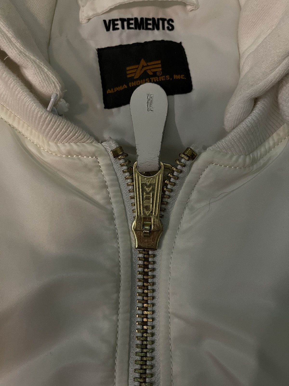 Alpha Industries × Designer × Vetements 2017 Alpha Industries Vetements White Oversized Bomber Size US XL / EU 56 / 4 - 7 Thumbnail