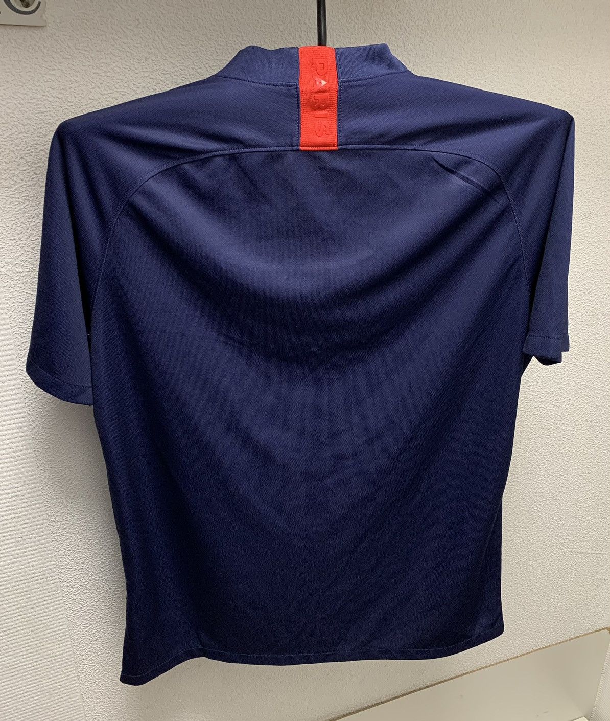 Nike Paris Saint Germain PSG Nike soccer jersey L vintage Size US L / EU 52-54 / 3 - 11 Thumbnail