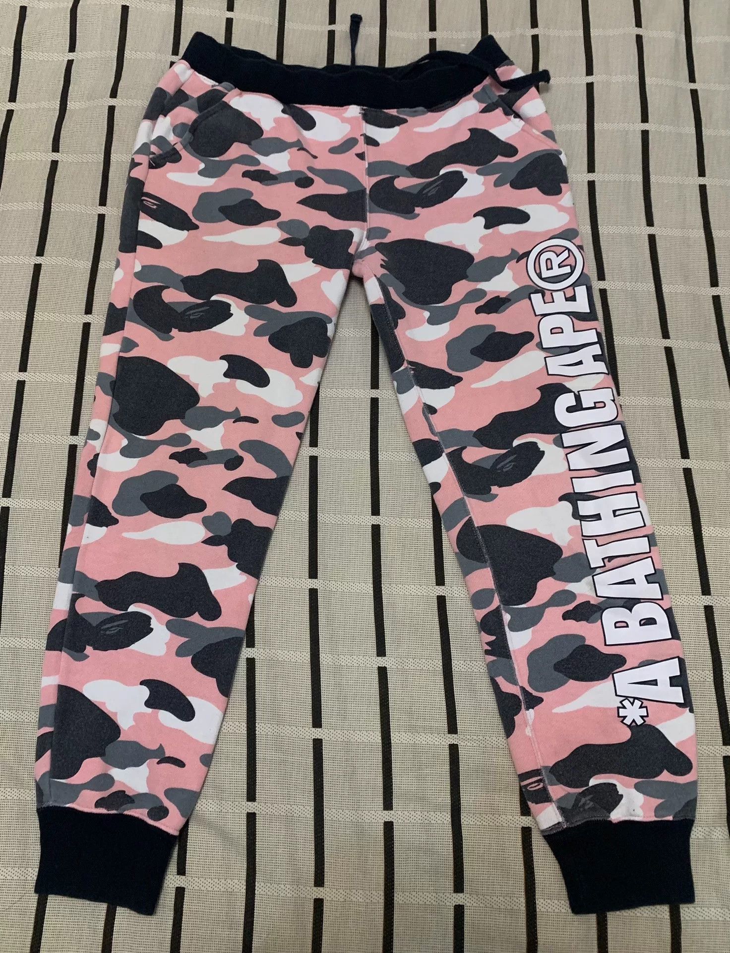 Bape Bape Casual Camo Pink Casual Pants S Men Size US 30 / EU 46 - 1 Thumbnail