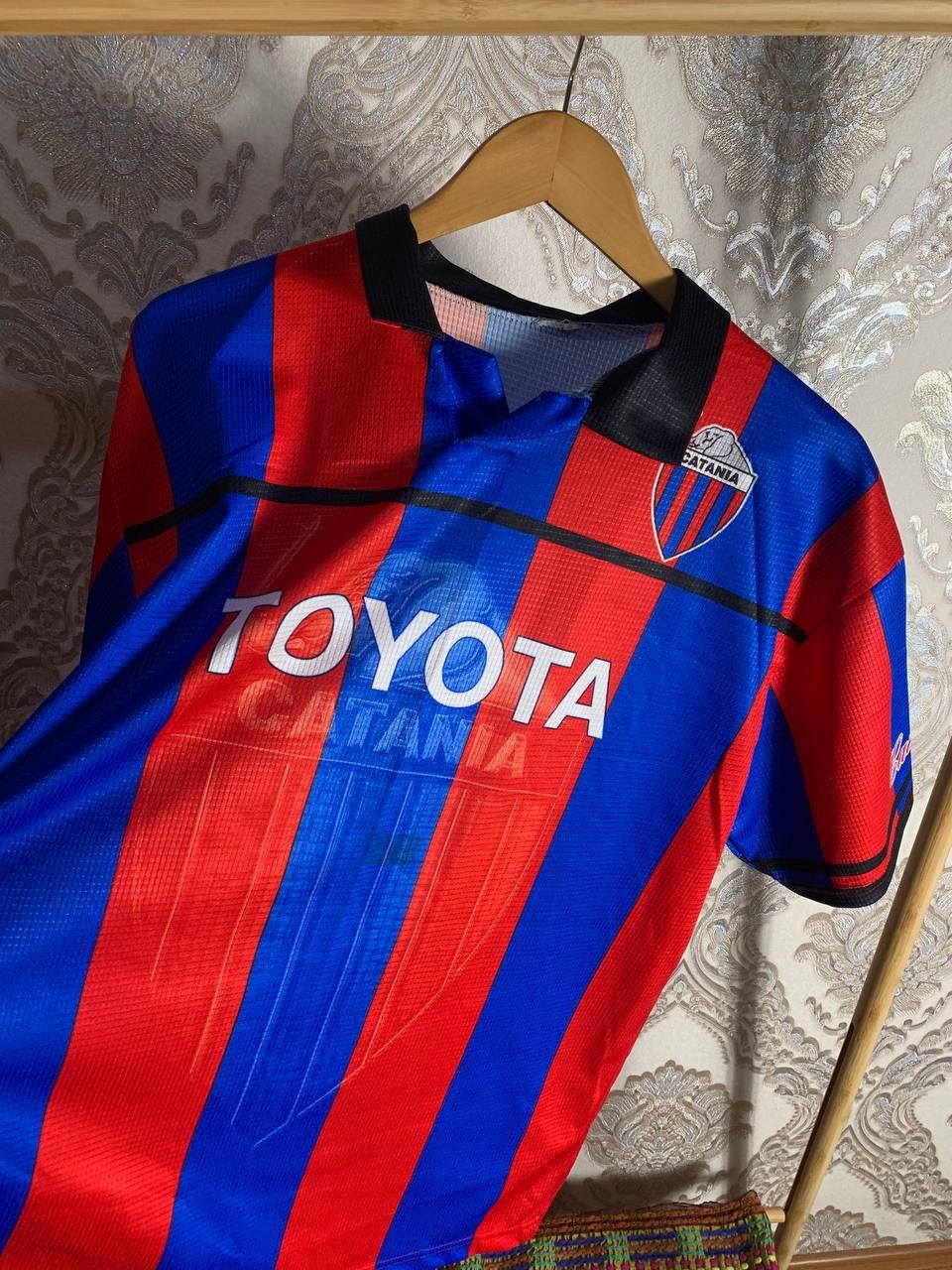 Vintage VERY RARE CATANIA ITALY RETRO SOCCER JERSEY BLOKE Y2K 90s Size US M / EU 48-50 / 2 - 3 Thumbnail
