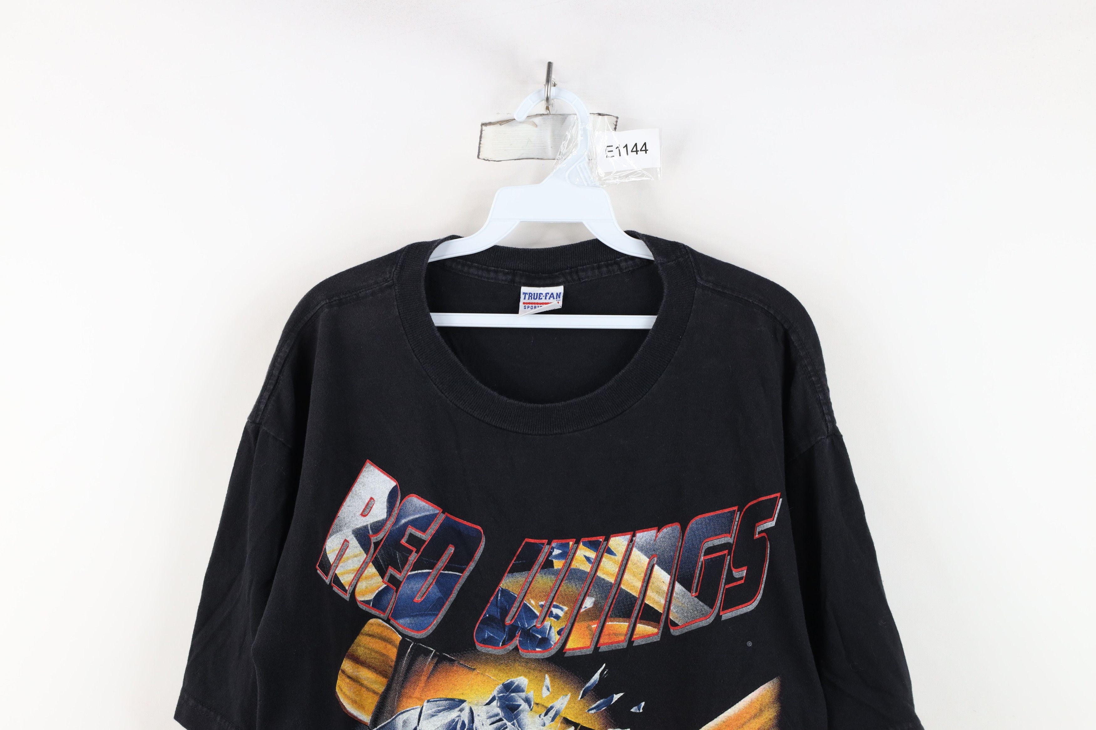 Vintage Vintage 90s Detroit Red Wings Hockey T-Shirt Black USA Size US XL / EU 56 / 4 - 2 Thumbnail
