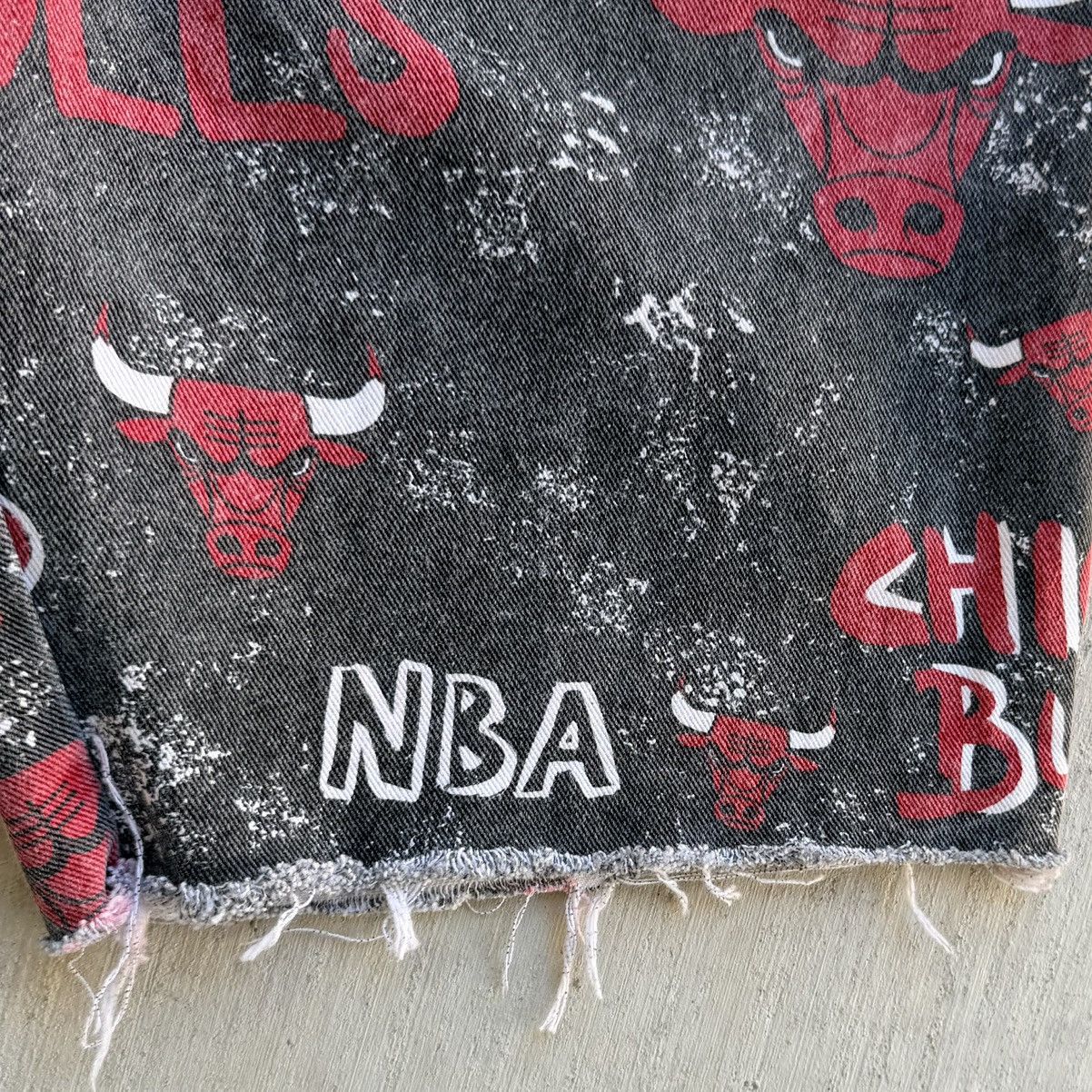 Pro Player Vintage Chicago Bulls Jean Shorts Pro Player All Over Print Size US 31 - 4 Thumbnail