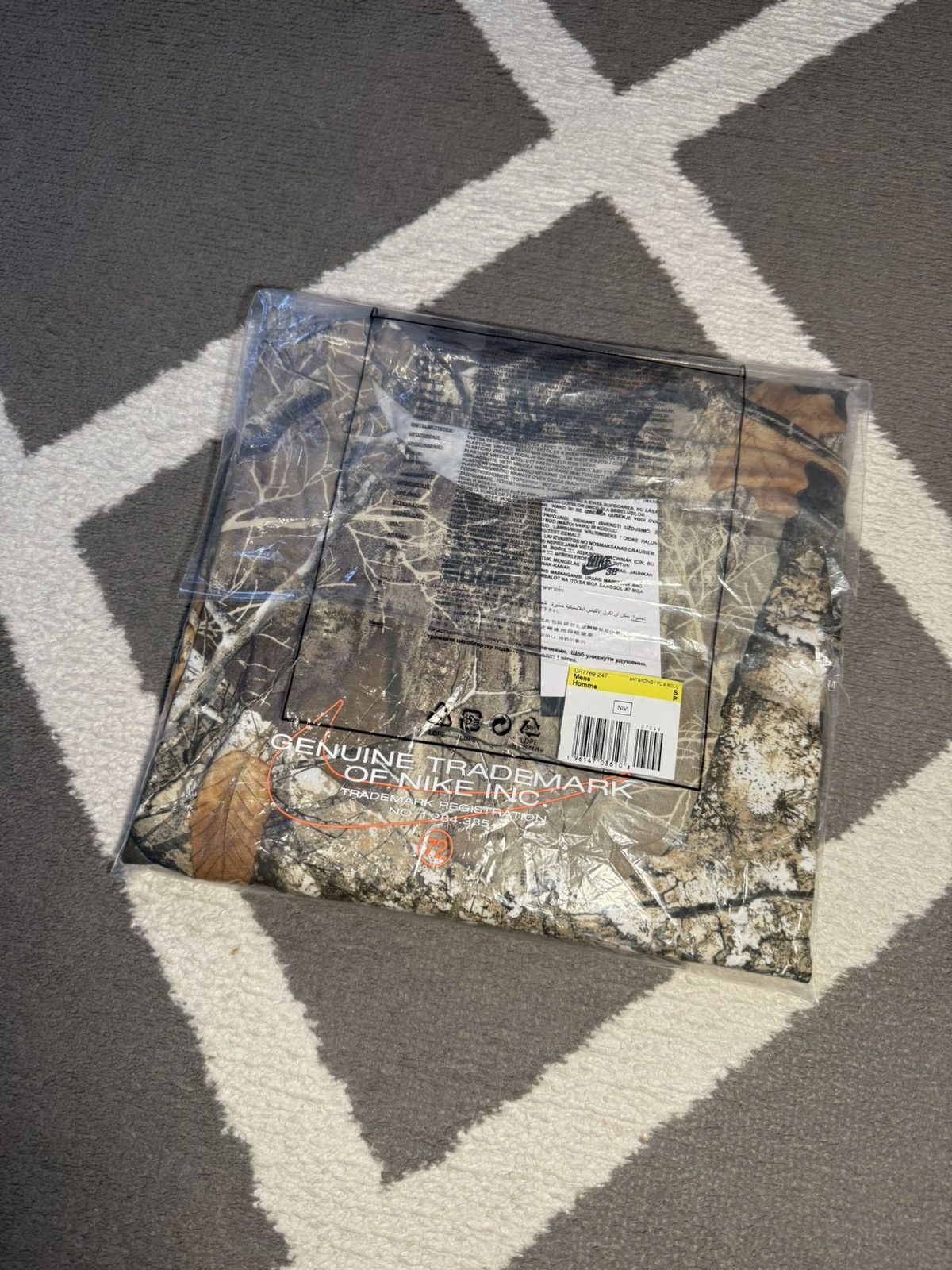 Nike Nike SB Realtree Camo All Over Print Loose Fit T-shirt Size US M / EU 48-50 / 2 - 19 Thumbnail
