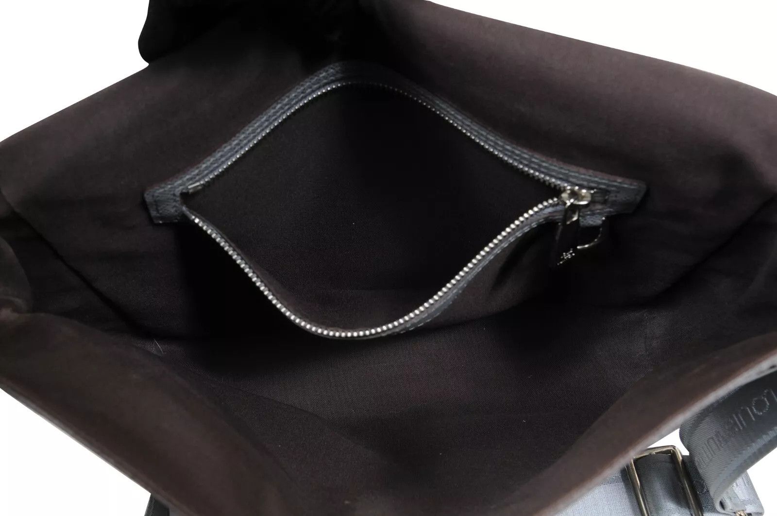 Louis Vuitton Louis Vuitton Glacier Taiga Leather Roman PM Messenger Bag Size ONE SIZE - 8 Thumbnail