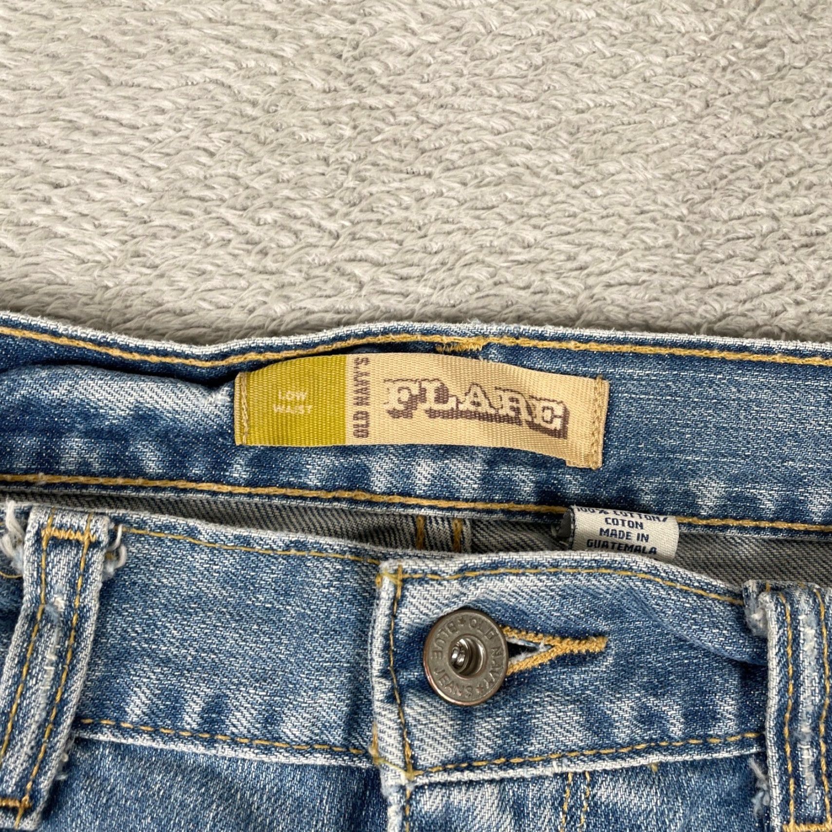 Old Navy Old Navy Jeans Womens 6 Regular Blue Distressed Denim 100% Cotton Flare Low Rise 31in Inseam Size 28" / US 6 / IT 42 - 6 Thumbnail
