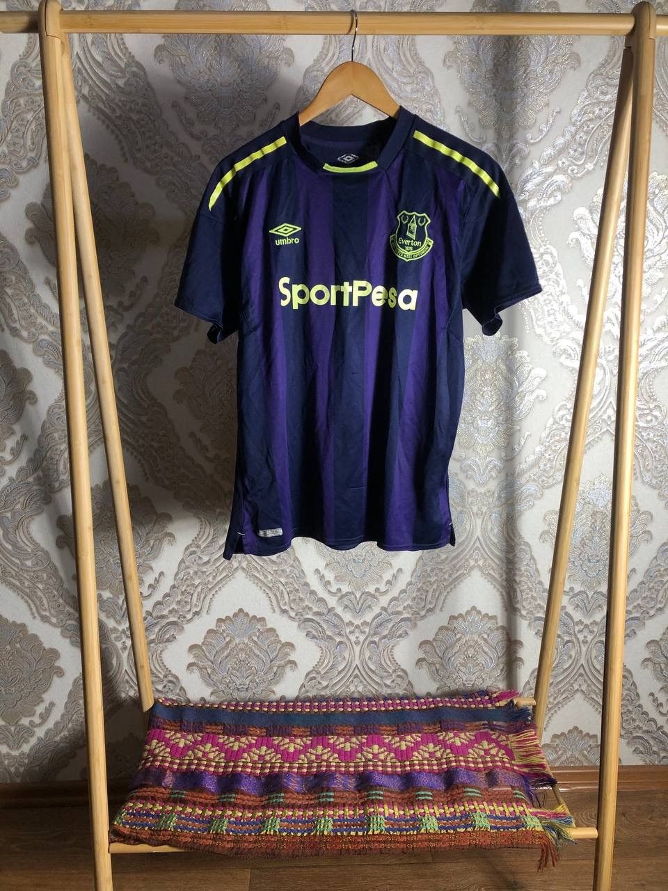 Umbro VINTAGE UMBRO FC EVERTON ENGLAND SOCCER JERSEY RETRO Y2K 90s Size US XL / EU 56 / 4 - 1 Thumbnail