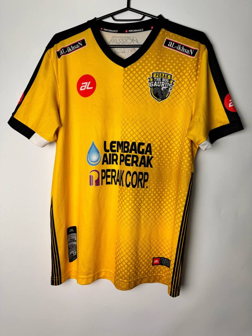 Vintage Perak FC The Boss Gaurus 2017 Home Kit Jersey Size US M / EU 48-50 / 2 - 1 Thumbnail