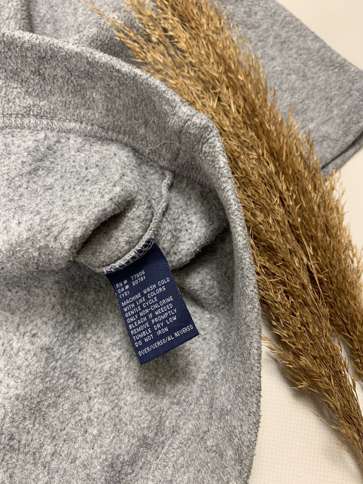 Tommy Hilfiger × Vintage Vintage Tommy Hillfiger 90’s 1/4 Fleece Sweatshirt Size US XL / EU 56 / 4 - 11 Thumbnail