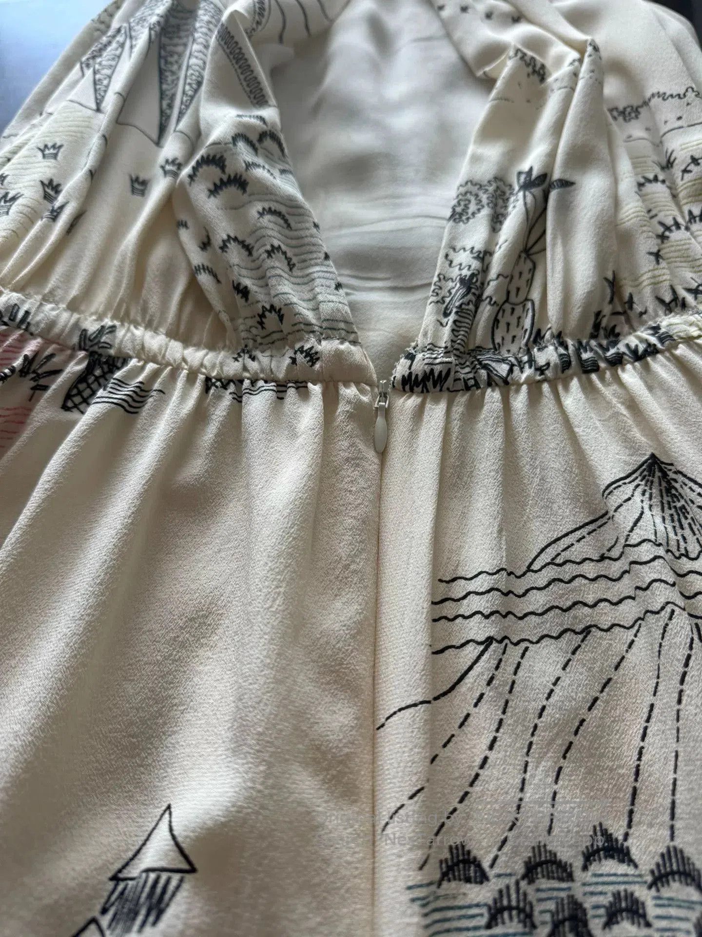 Valentino Valentino Silk Sleeveless Dress. Size US M / EU 48-50 / 2 - 4 Thumbnail