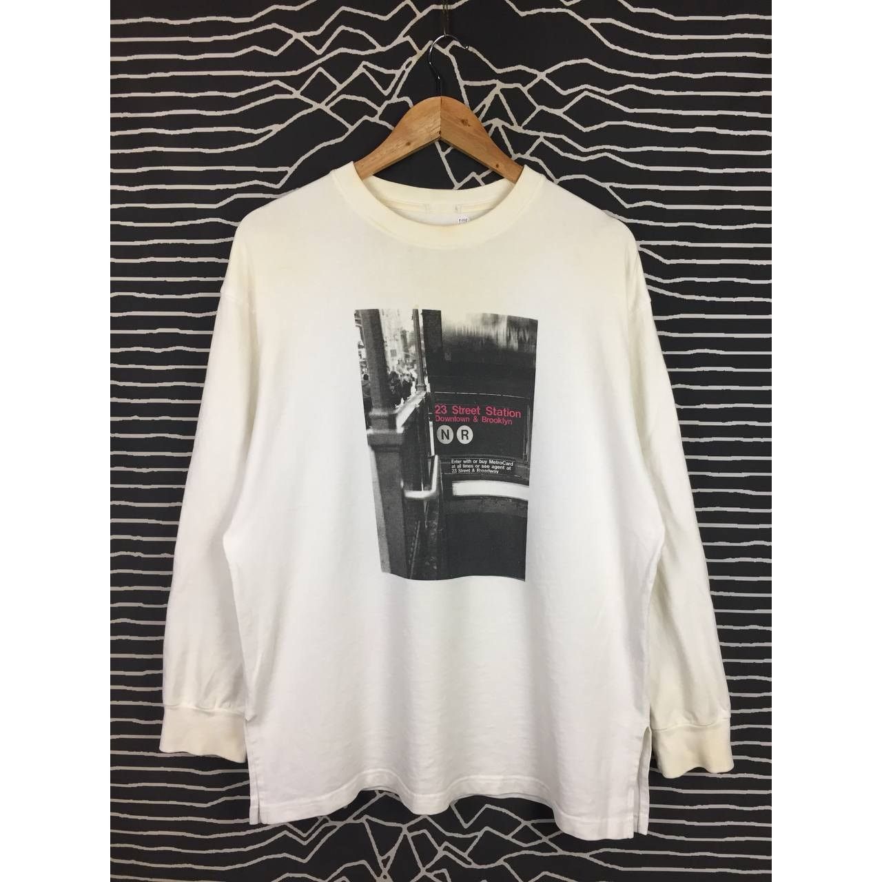 GU × Japanese Brand GU NYC Subway 23 Street Station Graphic Long Sleeve Tee Size US L / EU 52-54 / 3 - 1 Thumbnail