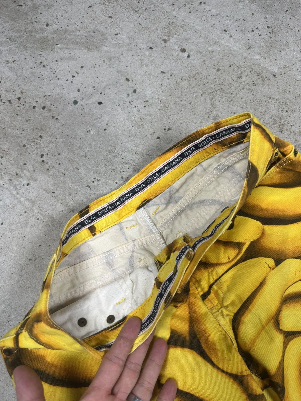 Dolce & Gabbana 2003 Dolce & Gabbana Banana Print 3/4 Capri Pants Size 27" / US 4 / IT 40 - 8 Thumbnail