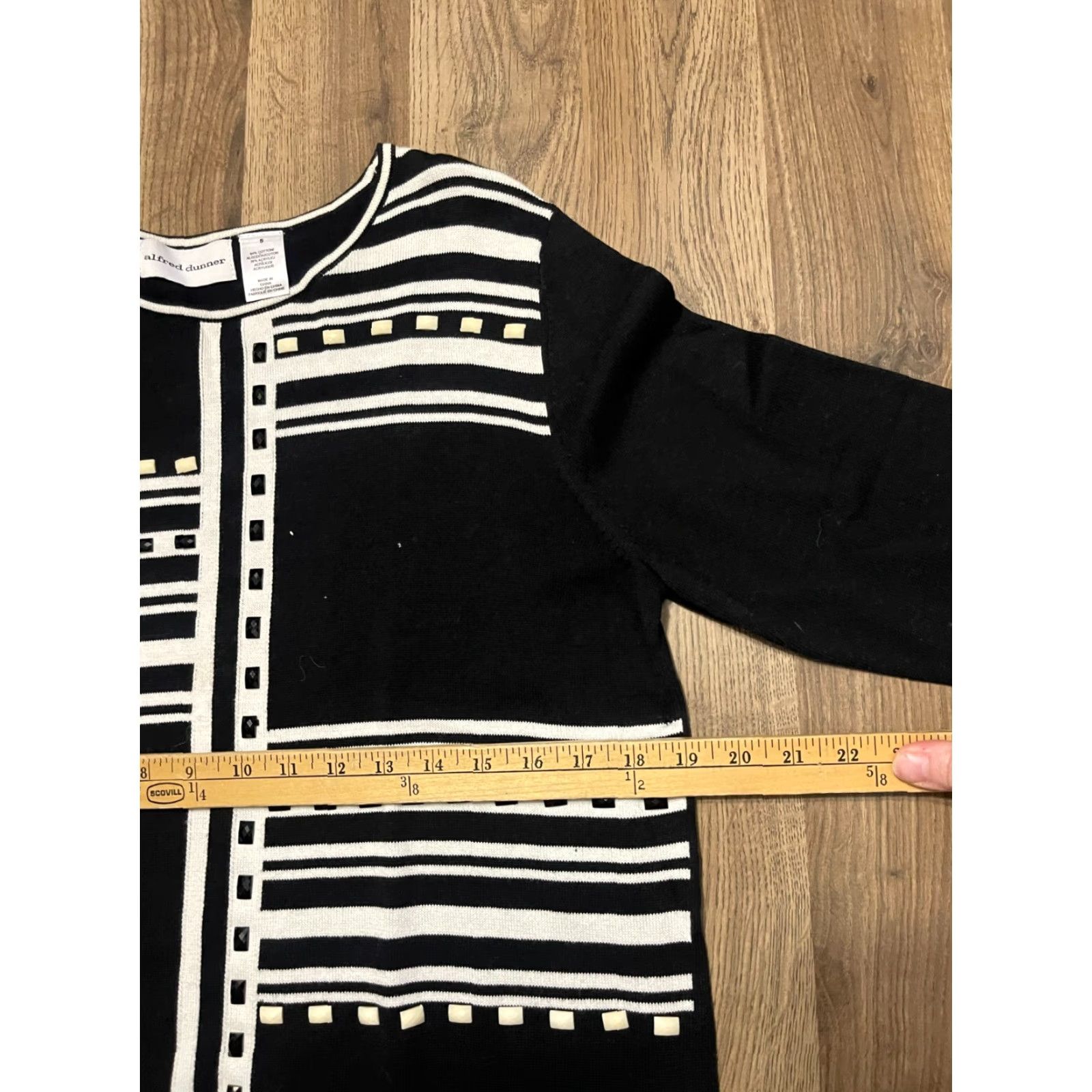 Vintage **Women's Alfred Dunner Size Small Long Sleeve Black Beaded T-Shirt** User: **Alfred Dunner Women's Size Small Long Sleeve Black Beaded T-Shirt** Size S / US 4 / IT 40 - 5 Thumbnail
