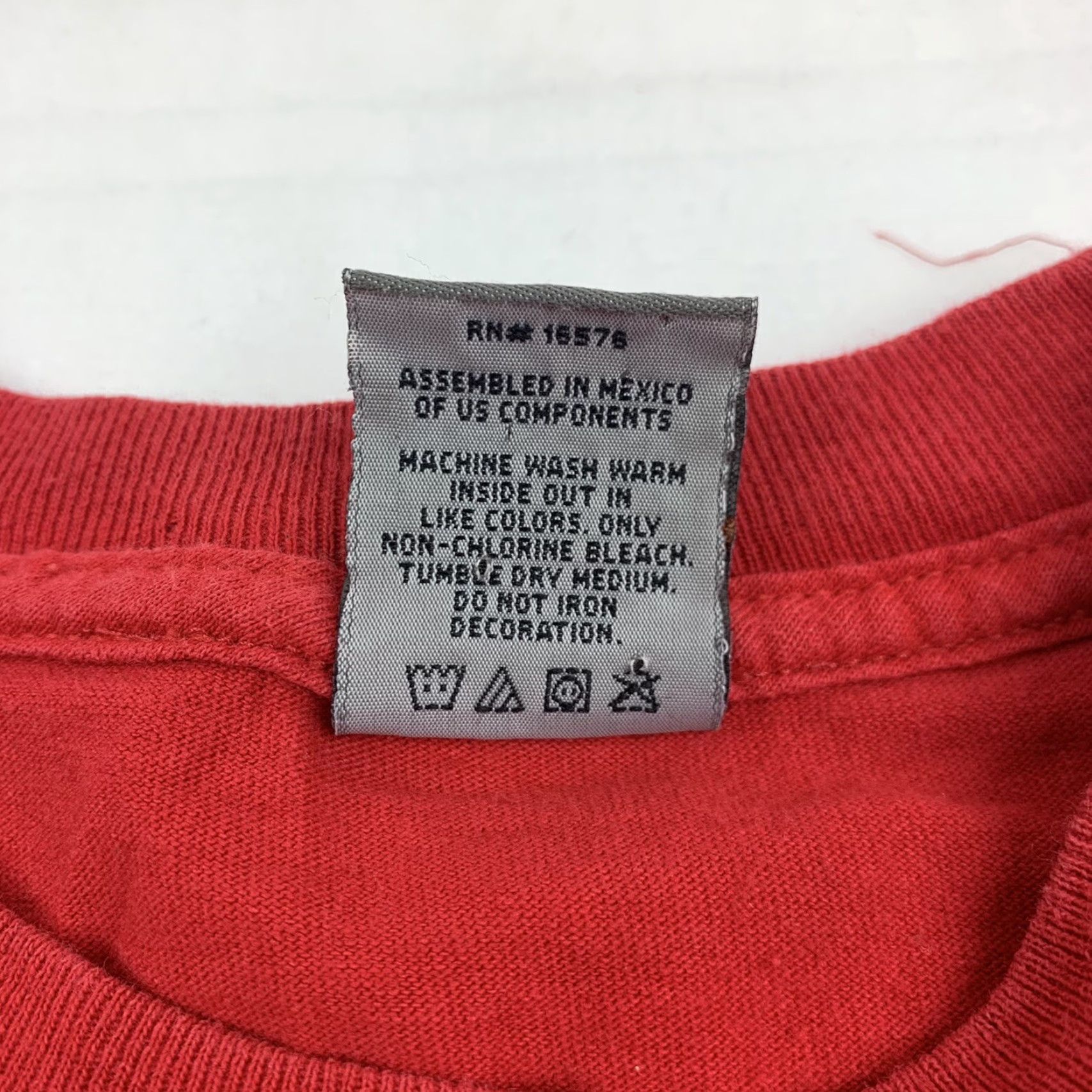 Perry Ellis VINTAGE Perry Ellis T Shirt Adult Large Red Sports America Y2K USA Mens Size US L / EU 52-54 / 3 - 4 Thumbnail