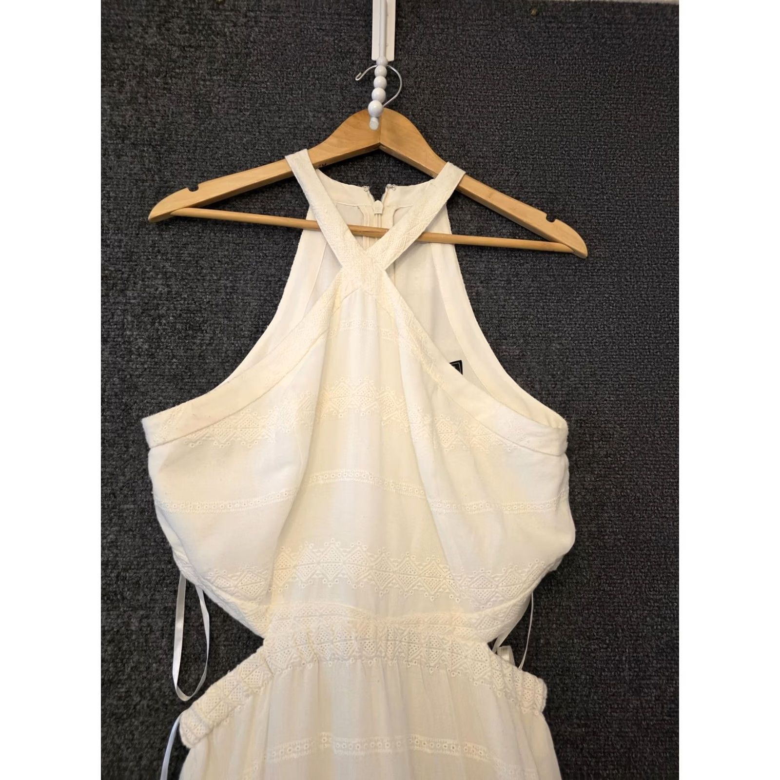 Bcbgmaxazria BCBGMAXAZRIA Dress Womens 12 White Halter Cutout Embroidered Maxi Sundress Size XL / US 12-14 / IT 48-50 - 2 Thumbnail