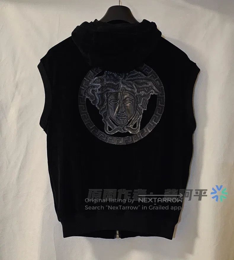 Versace Versace Medusa velvet hooded vest Size US S / EU 44-46 / 1 - 5 Thumbnail