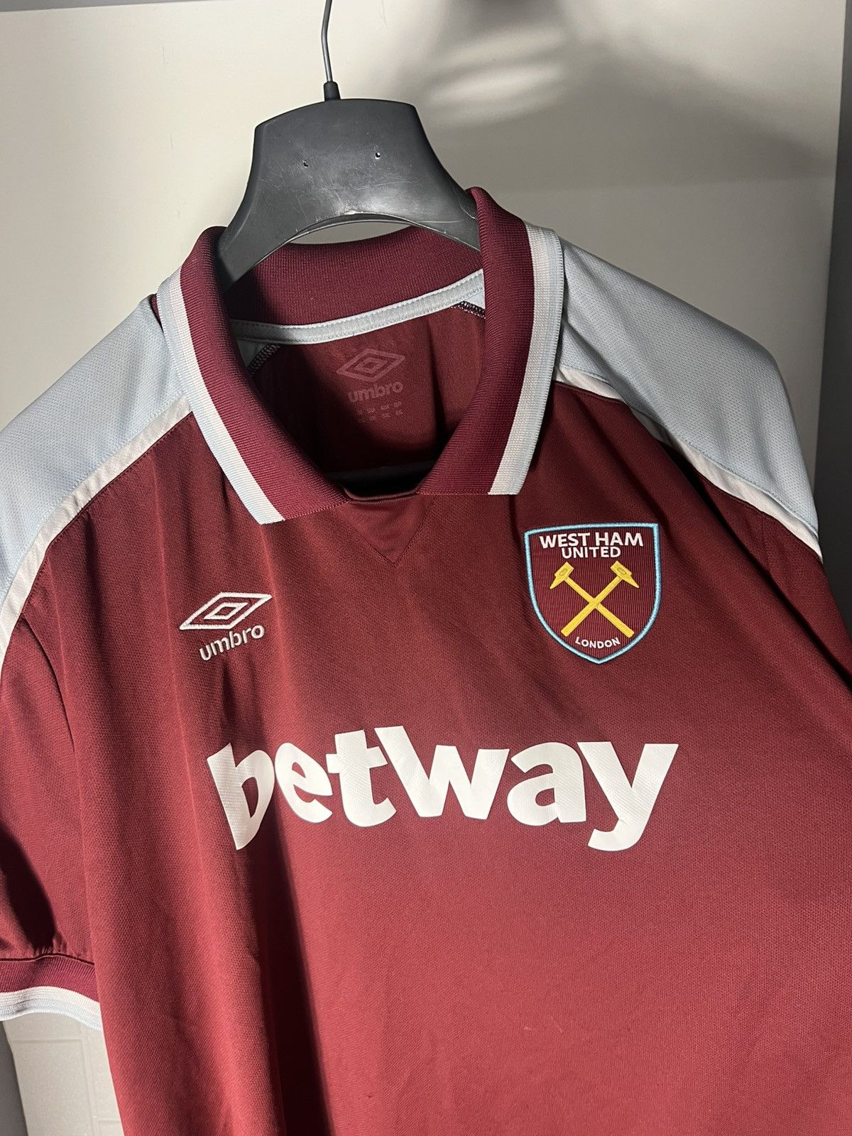 Vintage VERY RARE UMBRO FC WEST HAM UNITED ENGLAND SOCCER JERSEY 90s Size US XXL / EU 58 / 5 - 4 Thumbnail