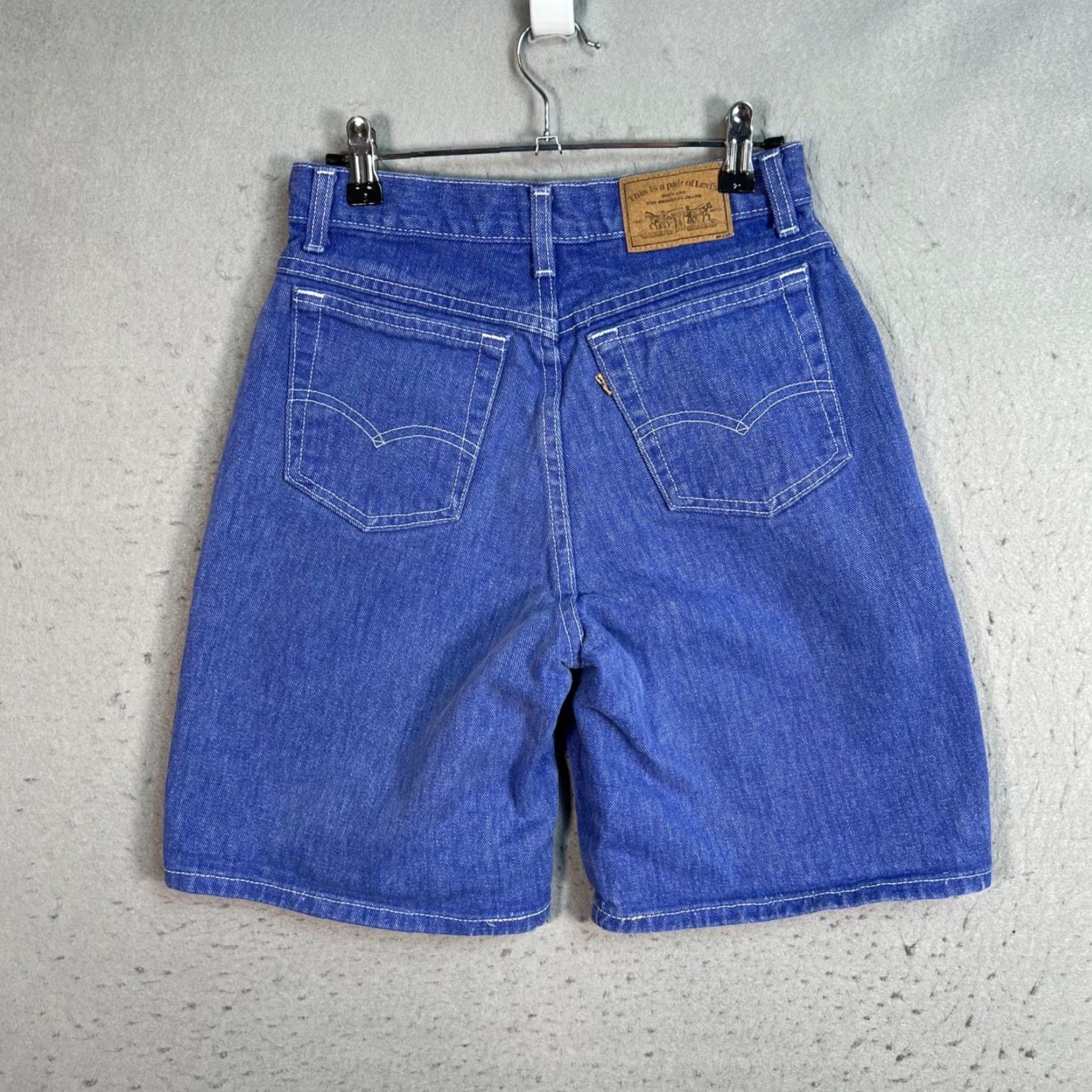 Levi's VINTAGE Levi's 900 Series Womens Bermuda Denim Shorts Blue 26in Waist 8in Inseam Size 7 High Rise Denim Jeans Shorts Womens Size 28" / US 6 / IT 42 - 2 Thumbnail