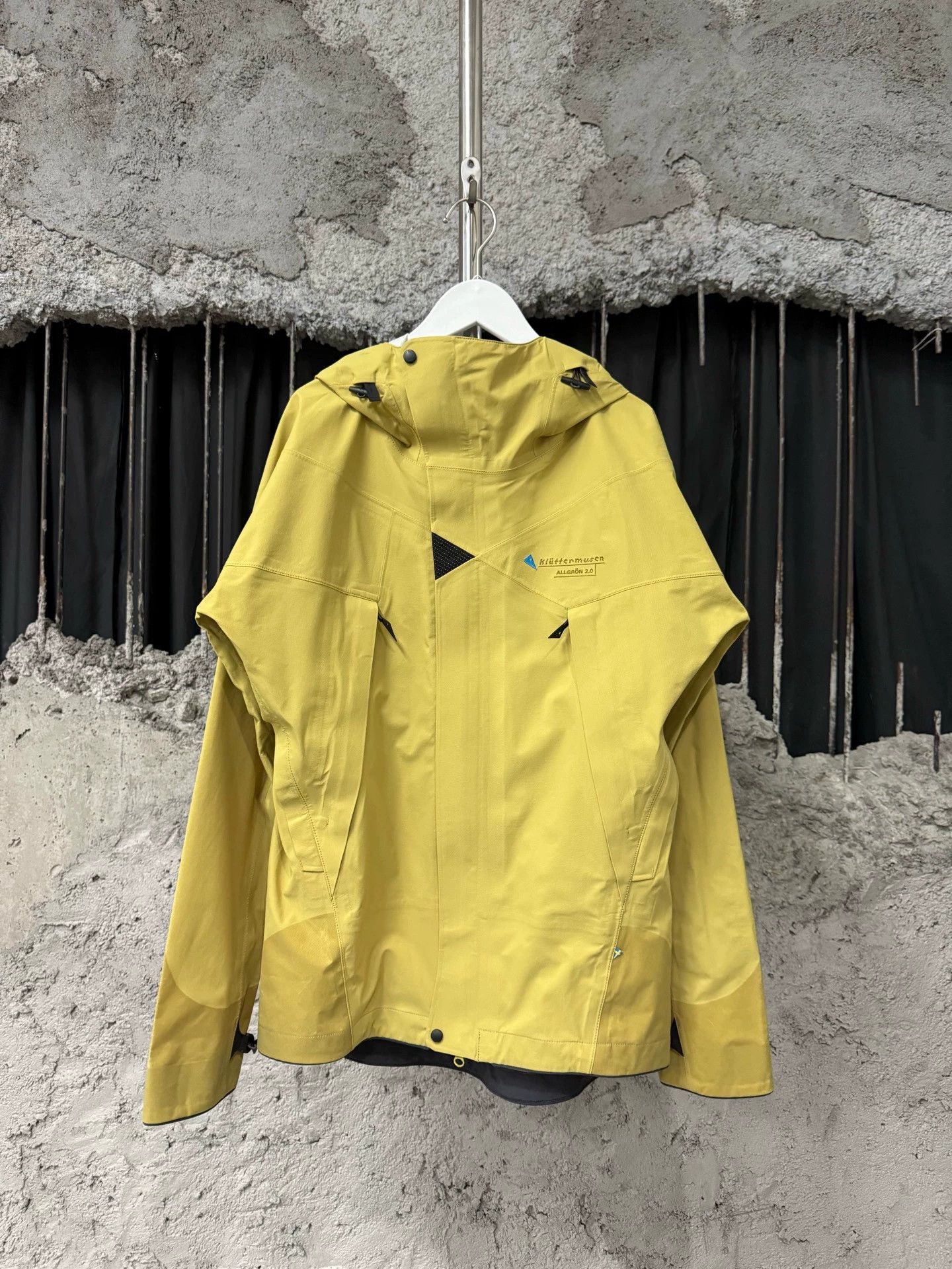 Klattermusen Klattermusen Giant Island 2.0 Hard Shell Jacket S Size S / US 4 / IT 40 - 1 Thumbnail