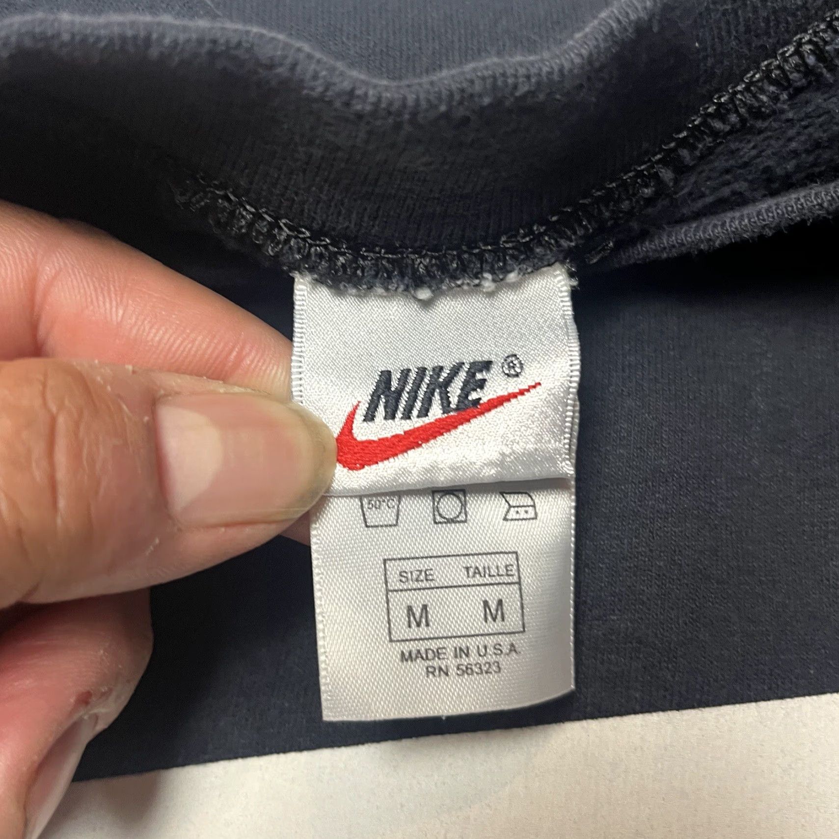 VINTAGE Nike Sweatshirt Center Logo Pullover Crew Neck Long Sleeve Made In USA M Black 90s Logo Mens Regular Cotton Blend Fleece Graphic Print Size M