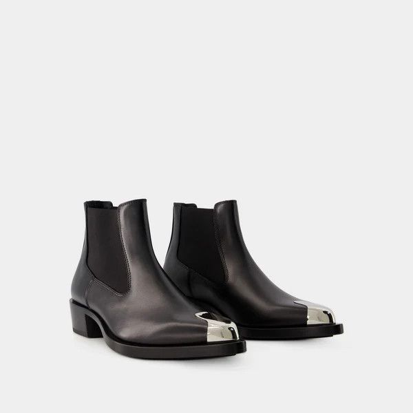 o1y1024 Ankle Boots in Black