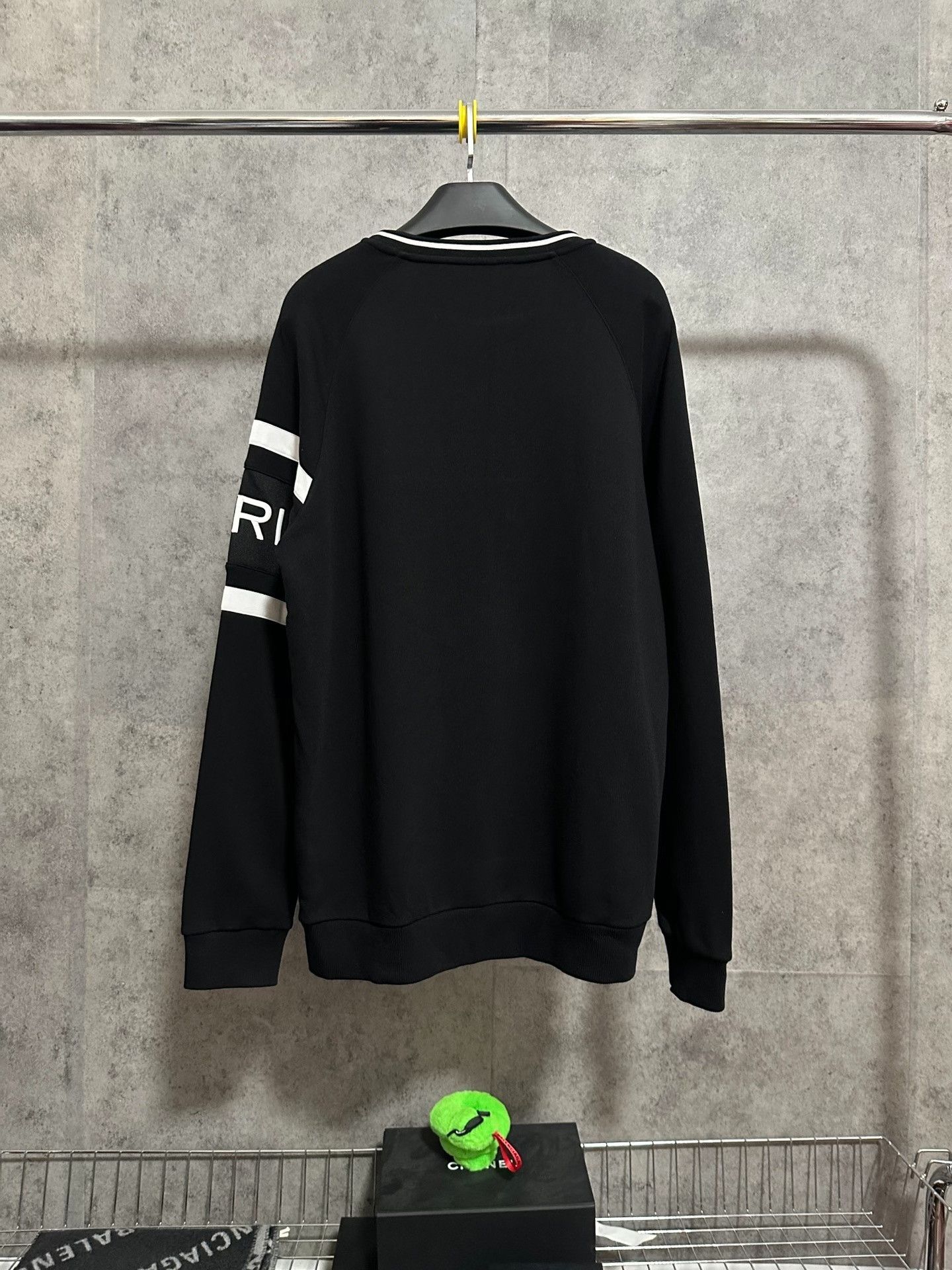 Givenchy Givenchy Embroidered Logo Long Sleeve Crewneck Sweatshirt Size US L / EU 52-54 / 3 - 3 Thumbnail