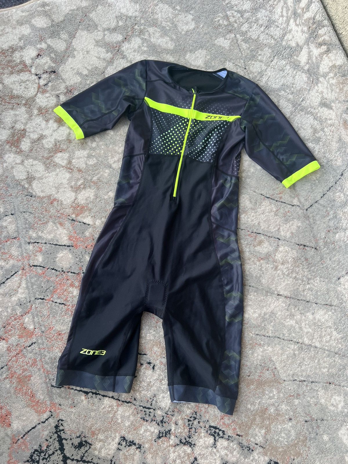 Other Zone3 Short Sleeve Trisuit Size US L / EU 52-54 / 3 - 1 Thumbnail