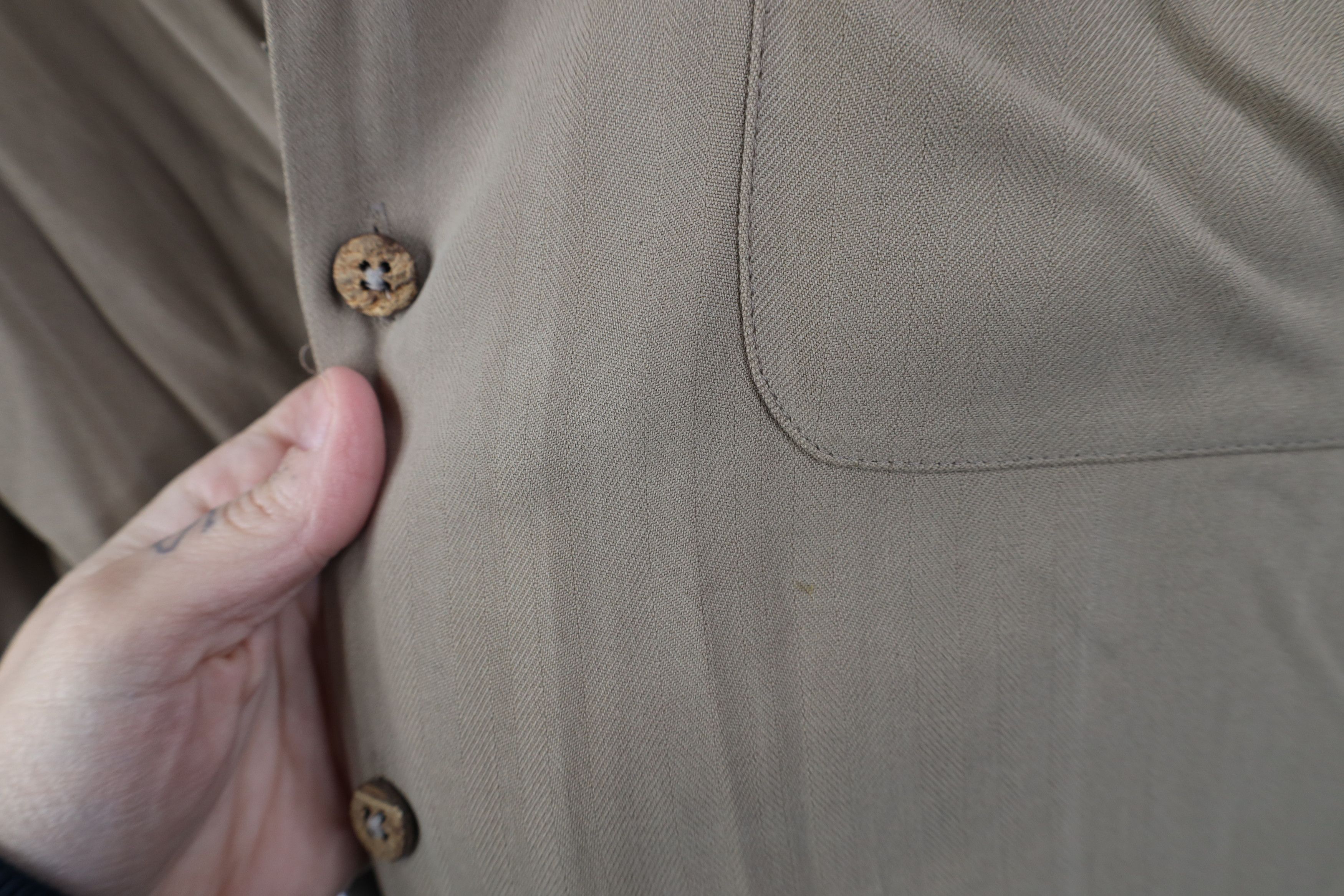 Vintage Vintage 90s Streetwear Looped Collar Silk Button Shirt Brown Size US L / EU 52-54 / 3 - 4 Thumbnail
