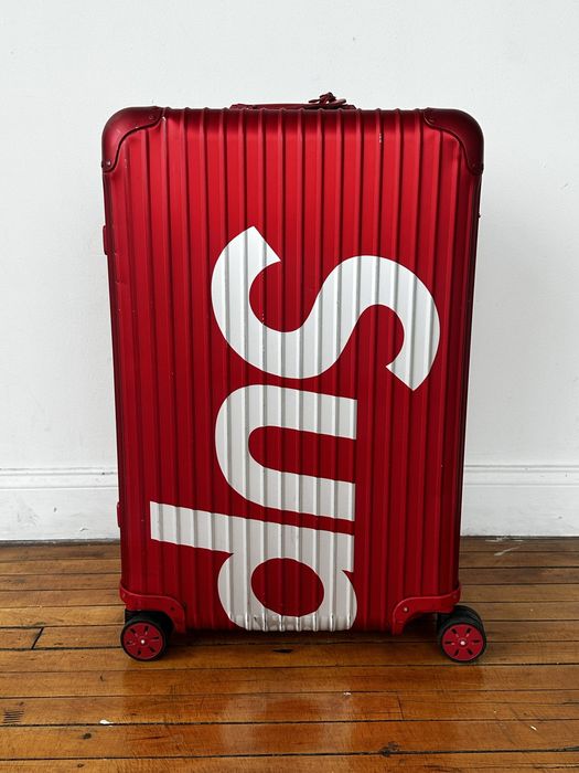 Rimowa best sale supreme size