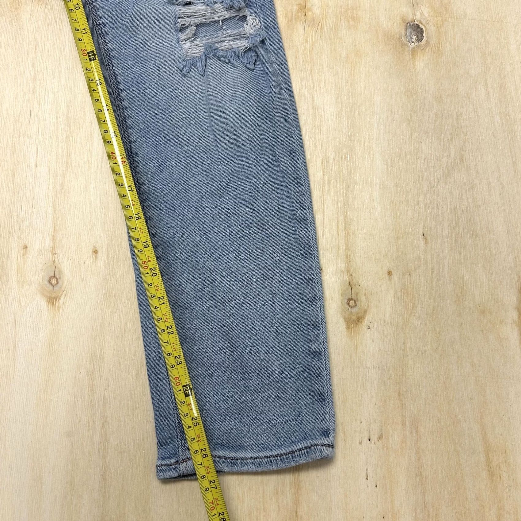 American Eagle Outfitters American Eagle Outfitters Jeans Womens 4 Light Wash Distressed Straight Denim Slim Stretch Pocket 5 Size 27" / US 4 / IT 40 - 6 Thumbnail