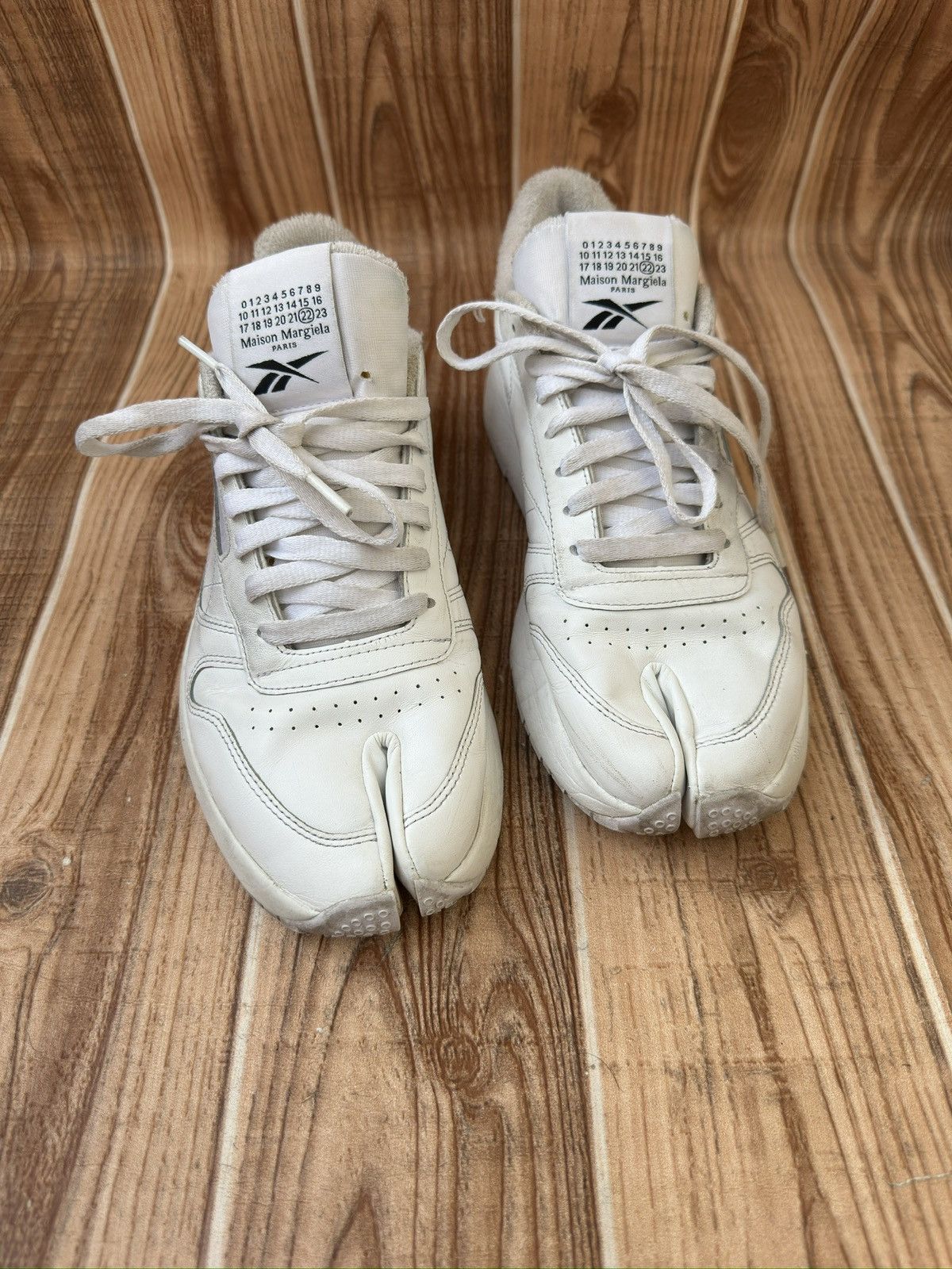 Maison Margiela × Reebok Reebok x Maison Margiela Classic Leather Tabi Sneakers Size US 9.5 / EU 42-43 - 12 Thumbnail