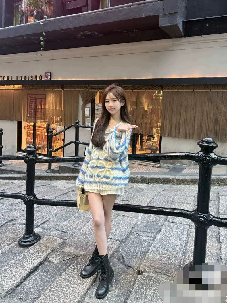 Loewe loewe Embossed seahorse hair blue and white striped sweater Size US S / EU 44-46 / 1 - 4 Thumbnail