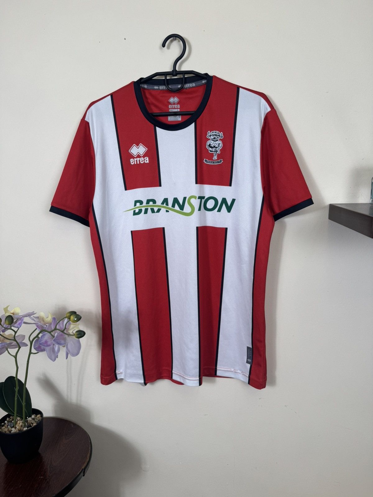 Errea Lincoln City Jersey Home Soccer football 2022-23 Errea L Size US L / EU 52-54 / 3 - 4 Thumbnail