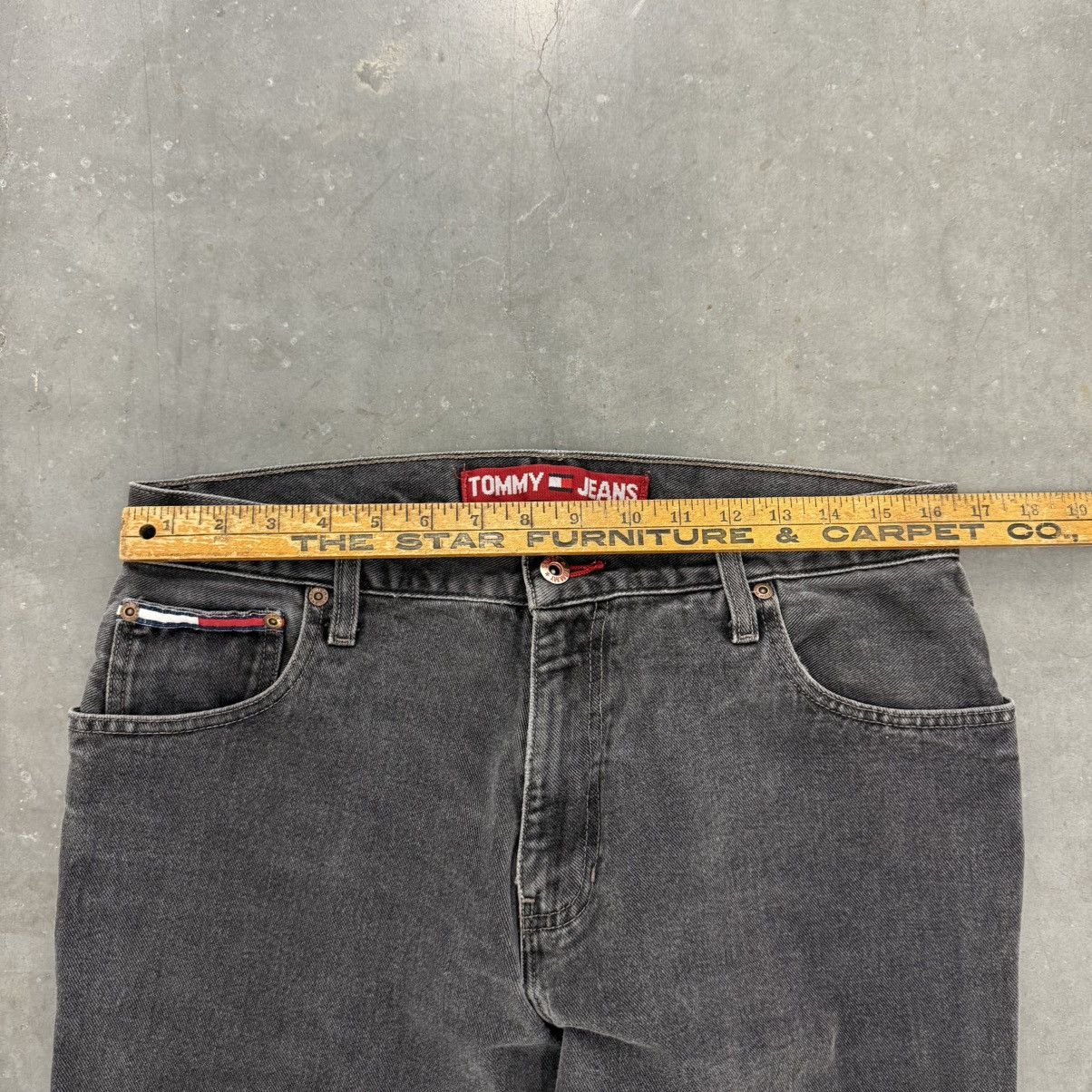 Tommy Hilfiger × Vintage Crazy Vintage Y2K Baggy Wide Leg Faded Black Tommy Jeans Size US 33 - 17 Thumbnail