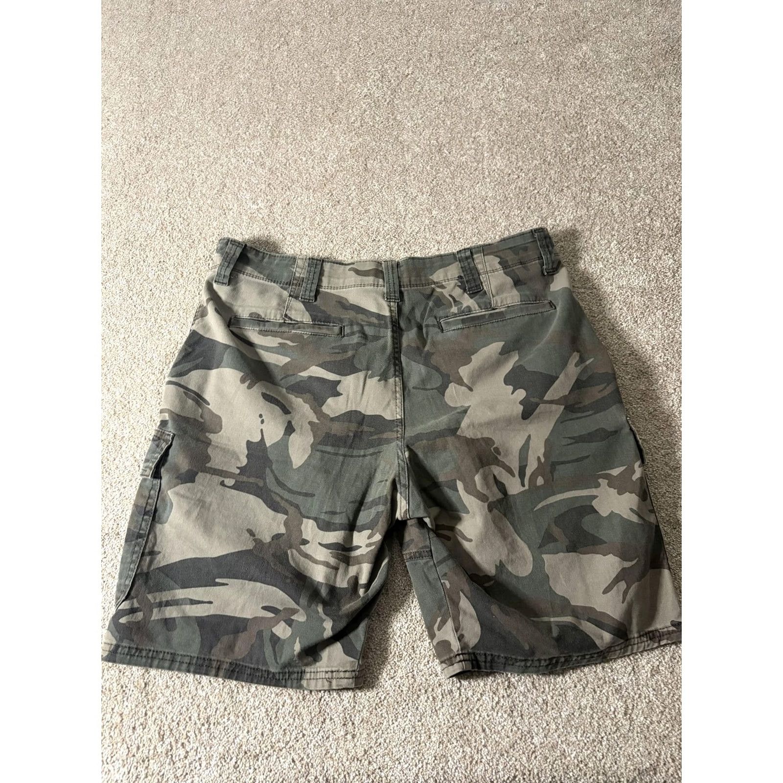 Wrangler Wrangler Cargo Shorts Mens 35 Green Camo Relaxed Fit Canvas Pockets Casual Size US 35 - 6 Thumbnail