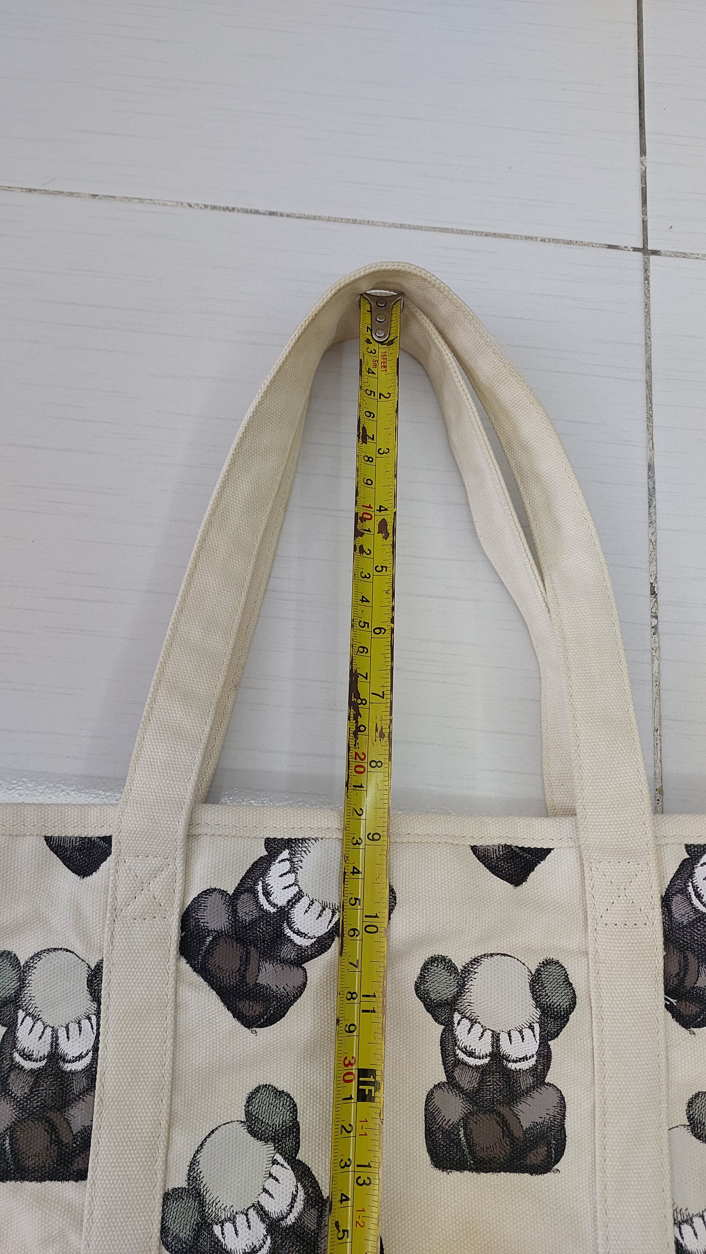 Japanese Brand × Kaws × Uniqlo UNIQLO x KAWS TOTE CANVES BAG Size ONE SIZE - 7 Thumbnail