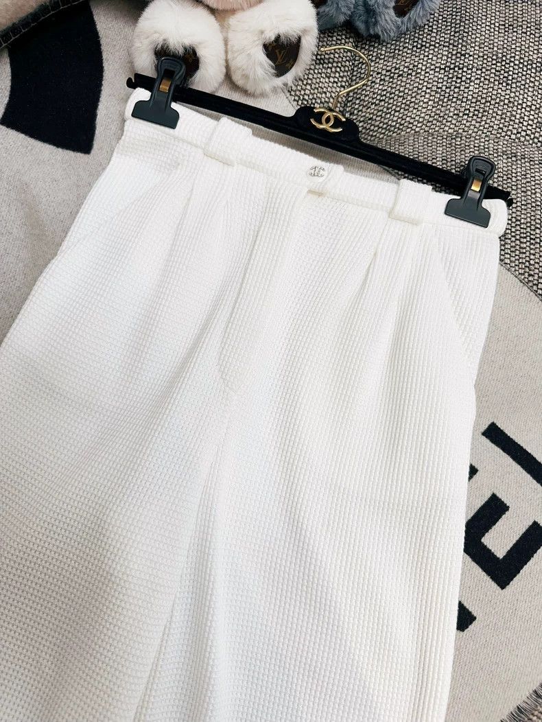 Chanel Chanel 21C white waffle diamond buckle wide-leg trousers Size 42" / US 20 - 3 Thumbnail