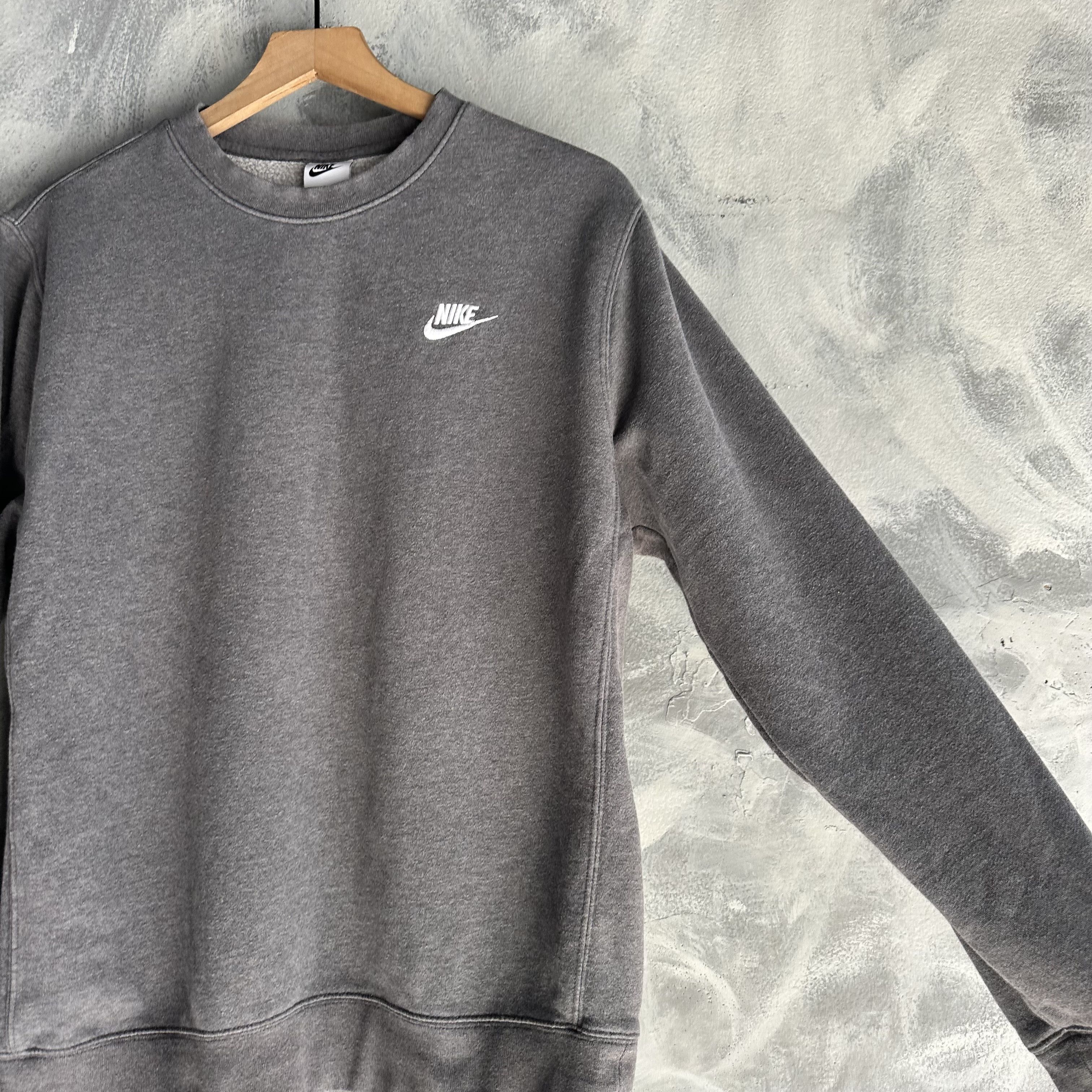 Nike Nike Mens Club Fleece Crewneck Sweatshirt Gray Swoosh Size US S / EU 44-46 / 1 - 4 Thumbnail