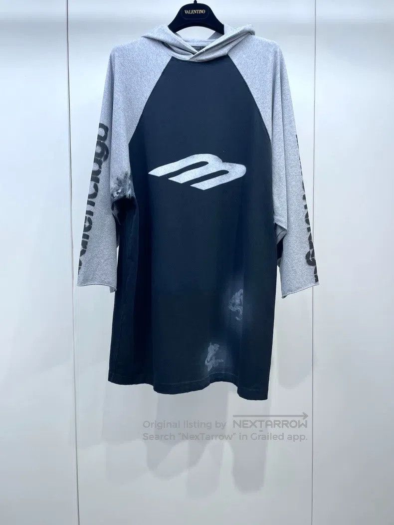 Balenciaga Balenciaga Letter Sleeve Hooded Loose T-Shirt Size US S / EU 44-46 / 1 - 1 Thumbnail