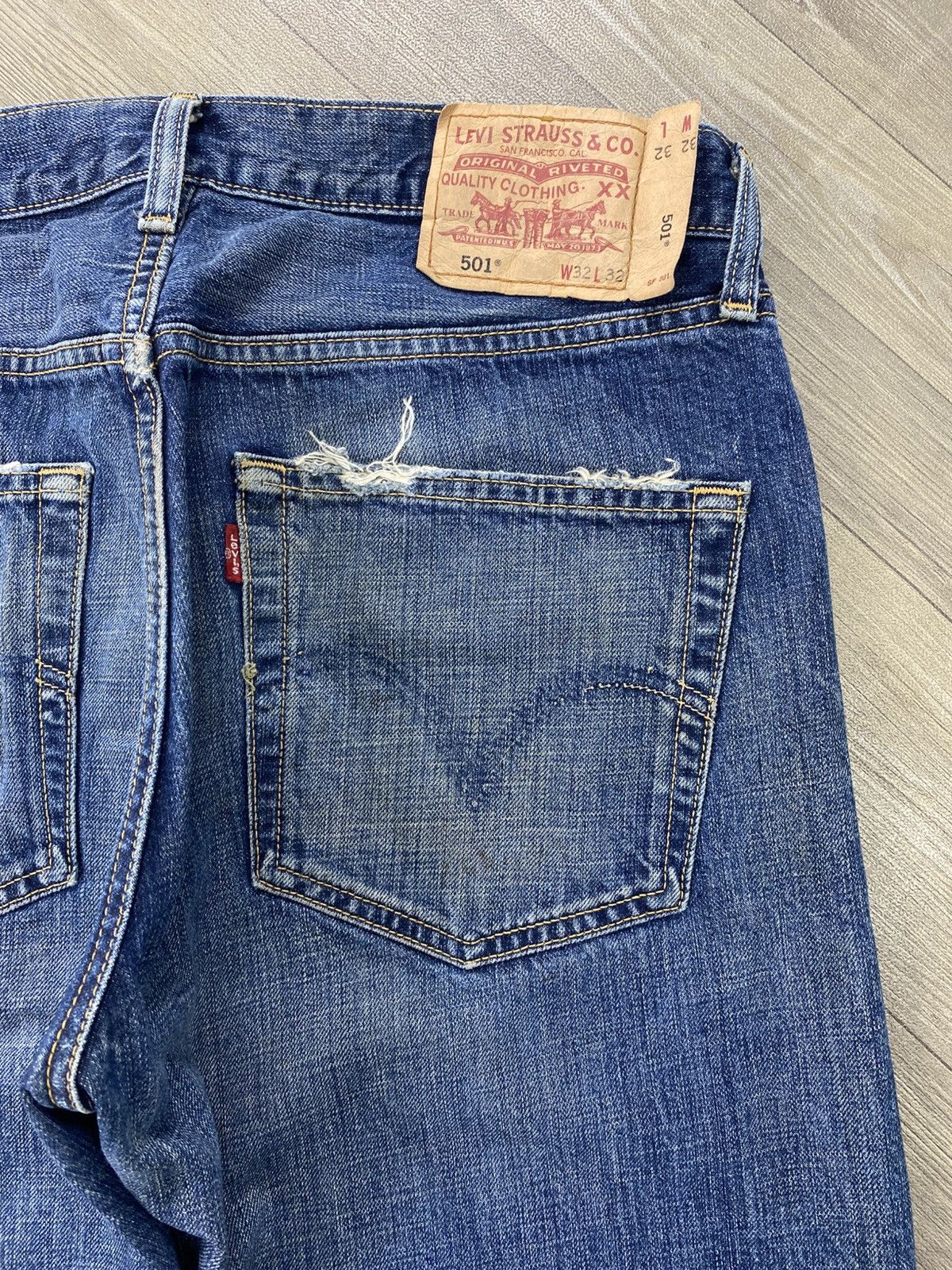 Levi's Vintage Clothing 00s Vintage Levis 501 Distressed Straight 32x33 Faded Jeans Size US 30 / EU 46 - 17 Thumbnail