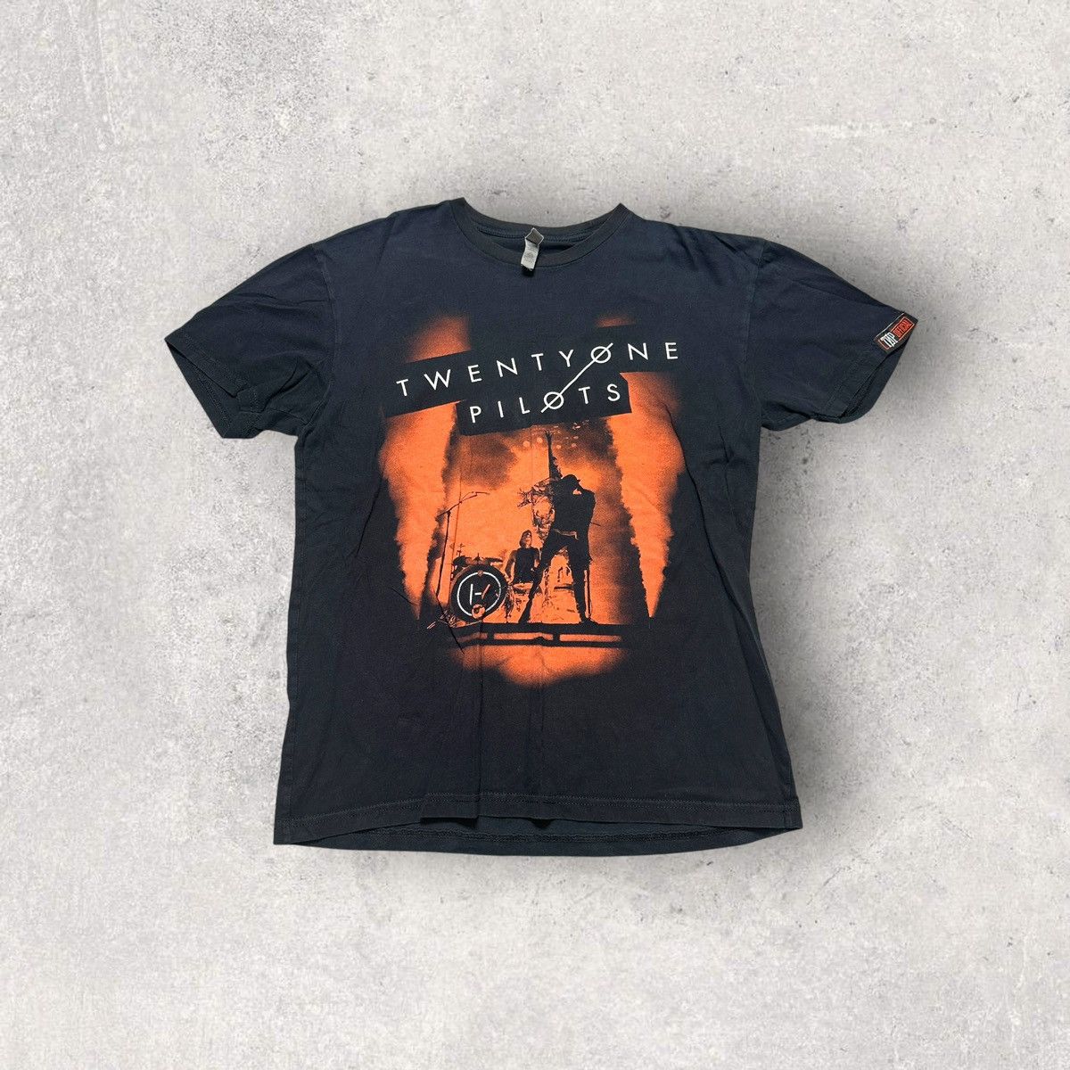 Band Tees × Next Level Apparel Twenty One Pilots tee Size US M / EU 48-50 / 2 - 1 Thumbnail