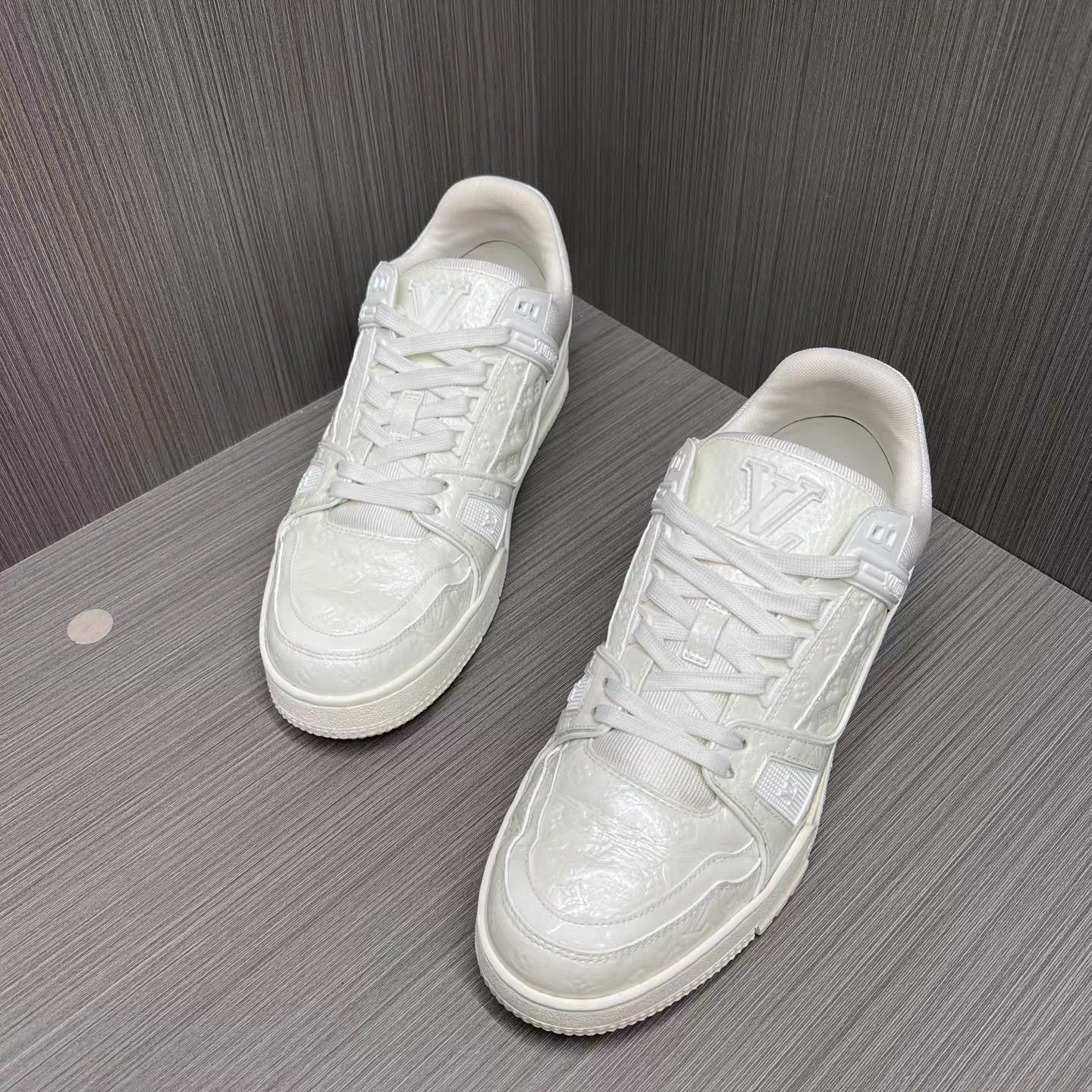 Louis Vuitton White Low-Top Sneakers Size US 8 / EU 41 - 1 Thumbnail