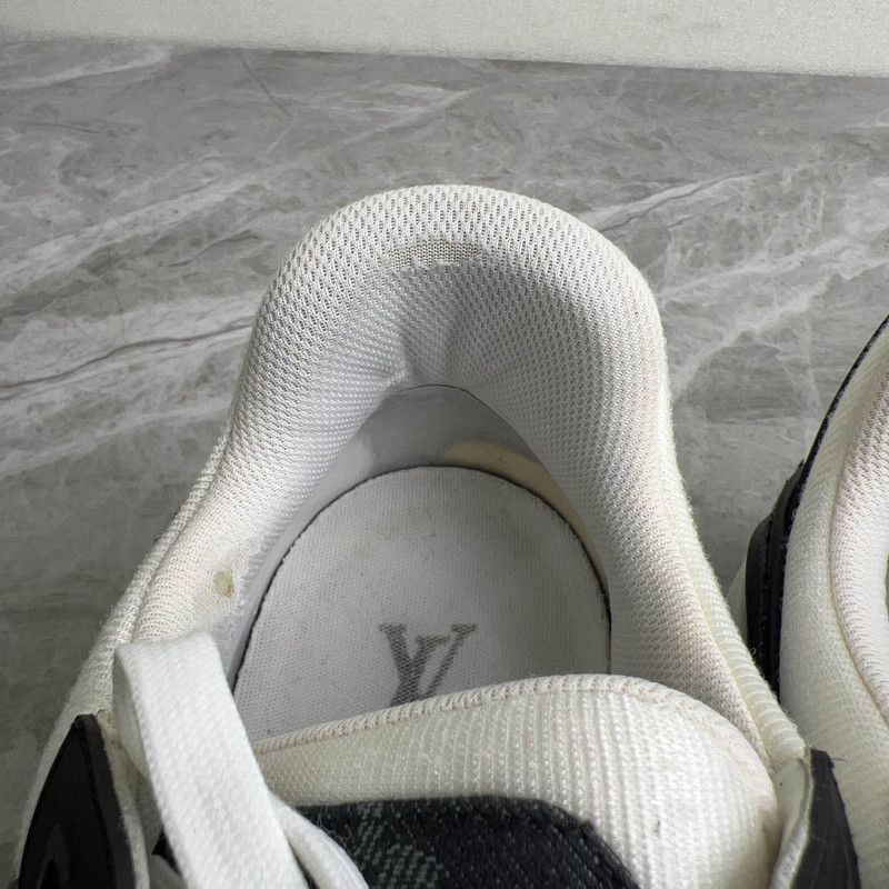 Louis Vuitton Louis Vuitton Low Top Sneakers in Black and White -2508 Size US 10.5 / EU 43-44 - 6 Thumbnail