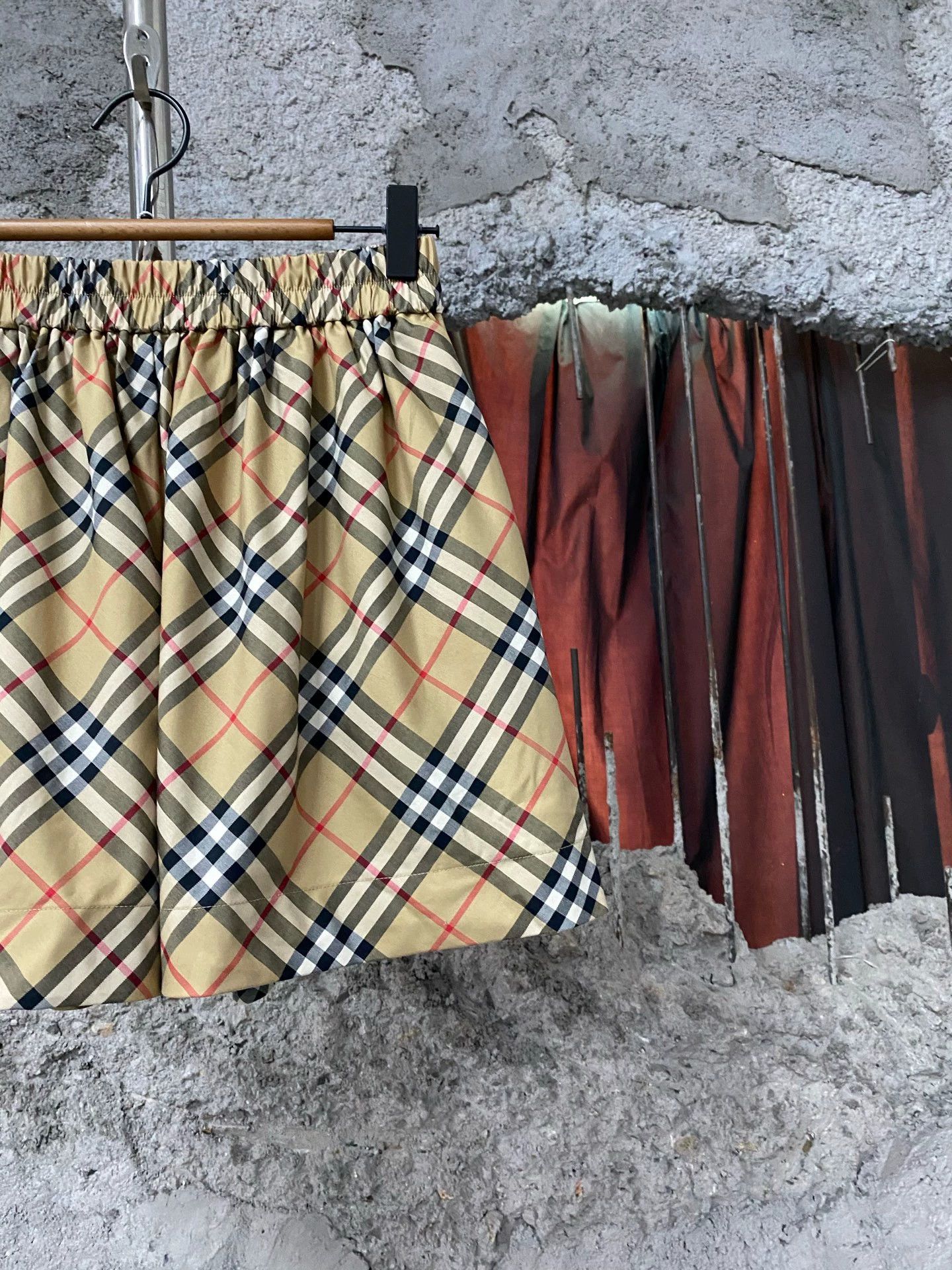 Burberry Burberry 14Y new shorts Size 24" / US 00 / IT 34 - 4 Thumbnail