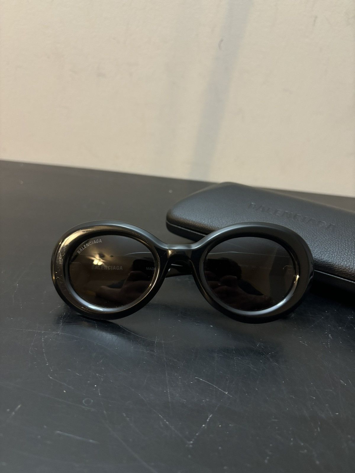 Balenciaga Balenciaga Oval Plastic Frame Logo Sunglasses Black Size ONE SIZE - 2 Thumbnail