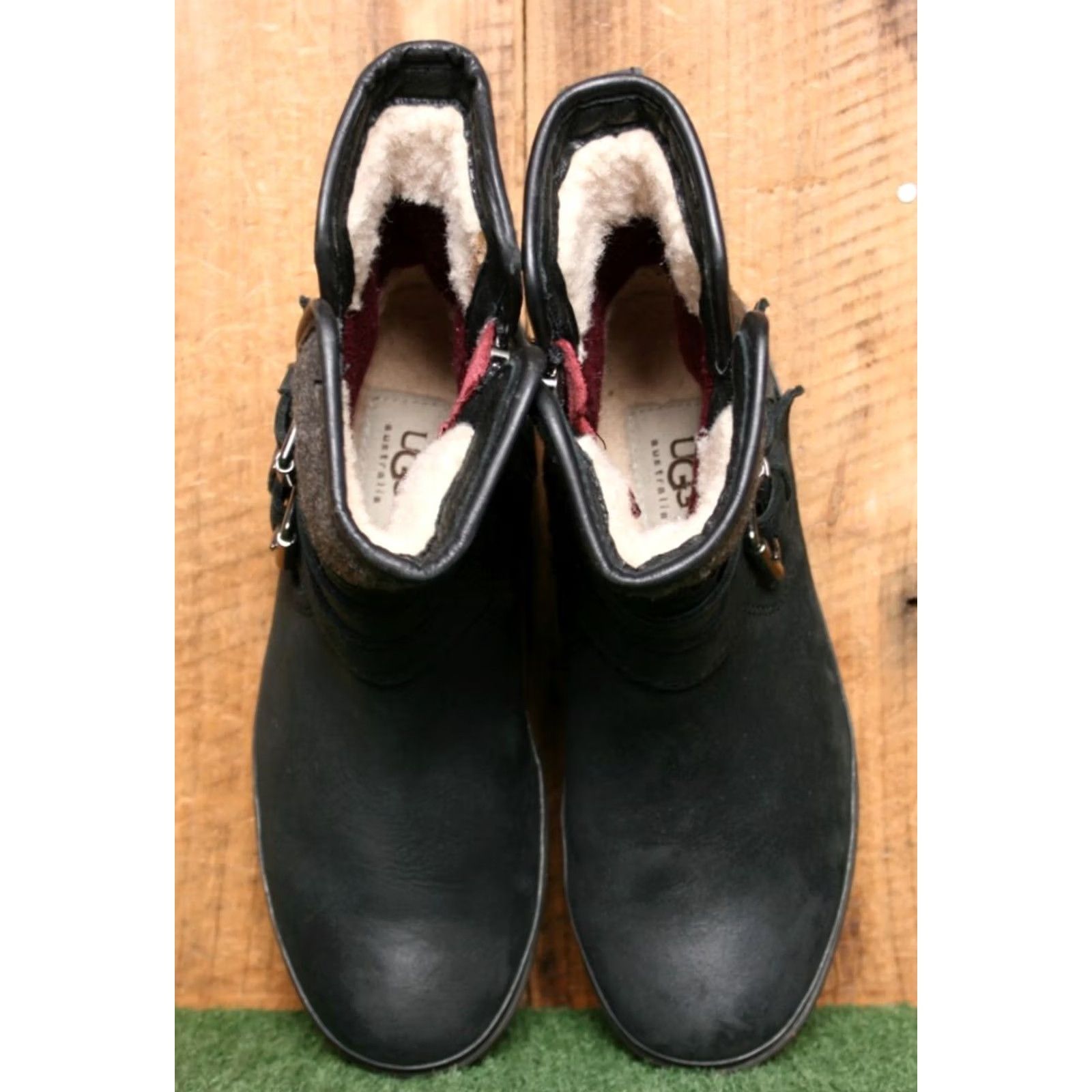 Ugg UGG Simmen's Black Oiled Leather & Gray Wool Blend Ankle Boots Women's Sz. 6 Bootie Size US 5 / IT 35 - 4 Thumbnail